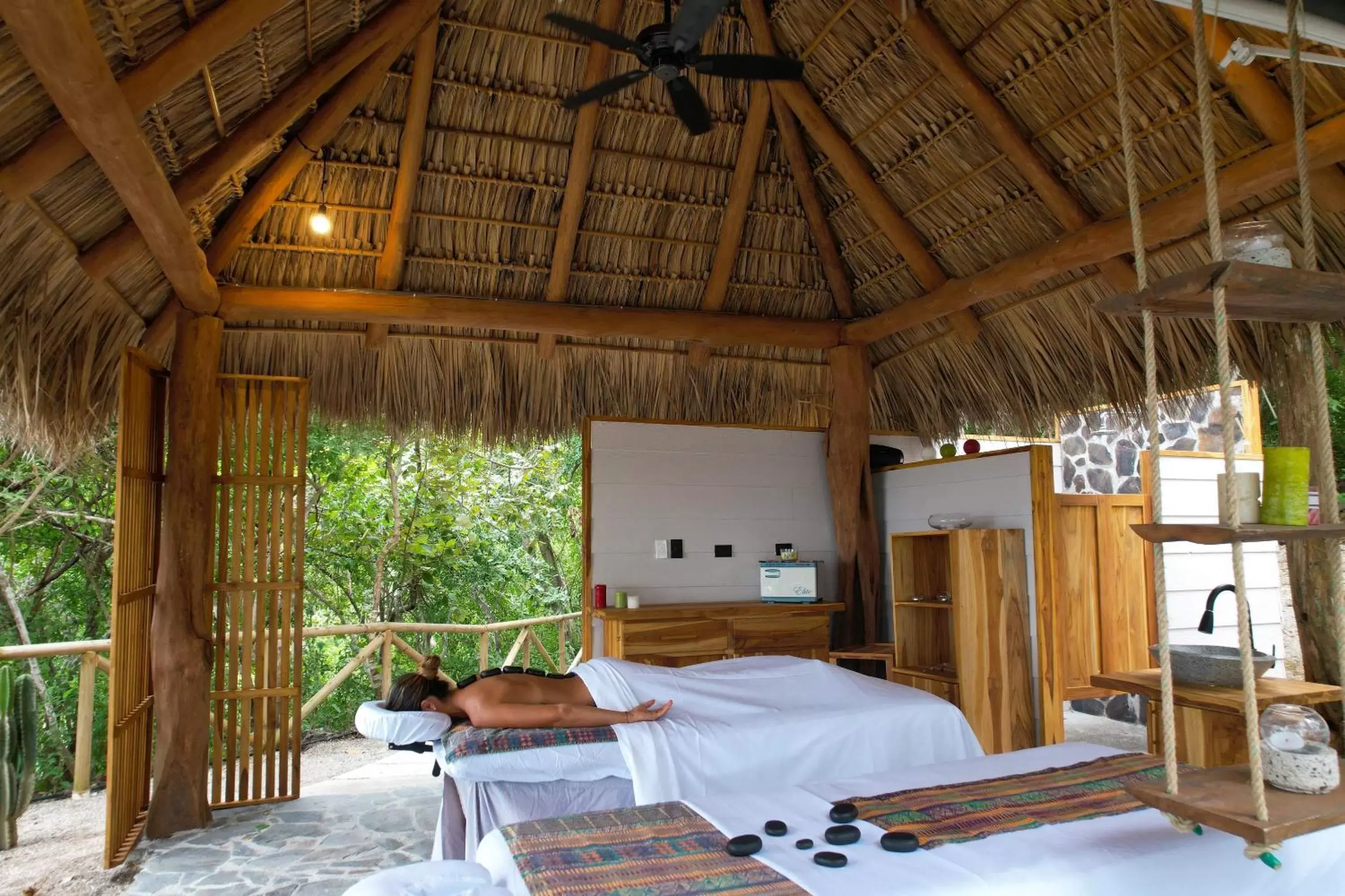 Spa and wellness centre/facilities in Isla Chiquita Glamping Hotel