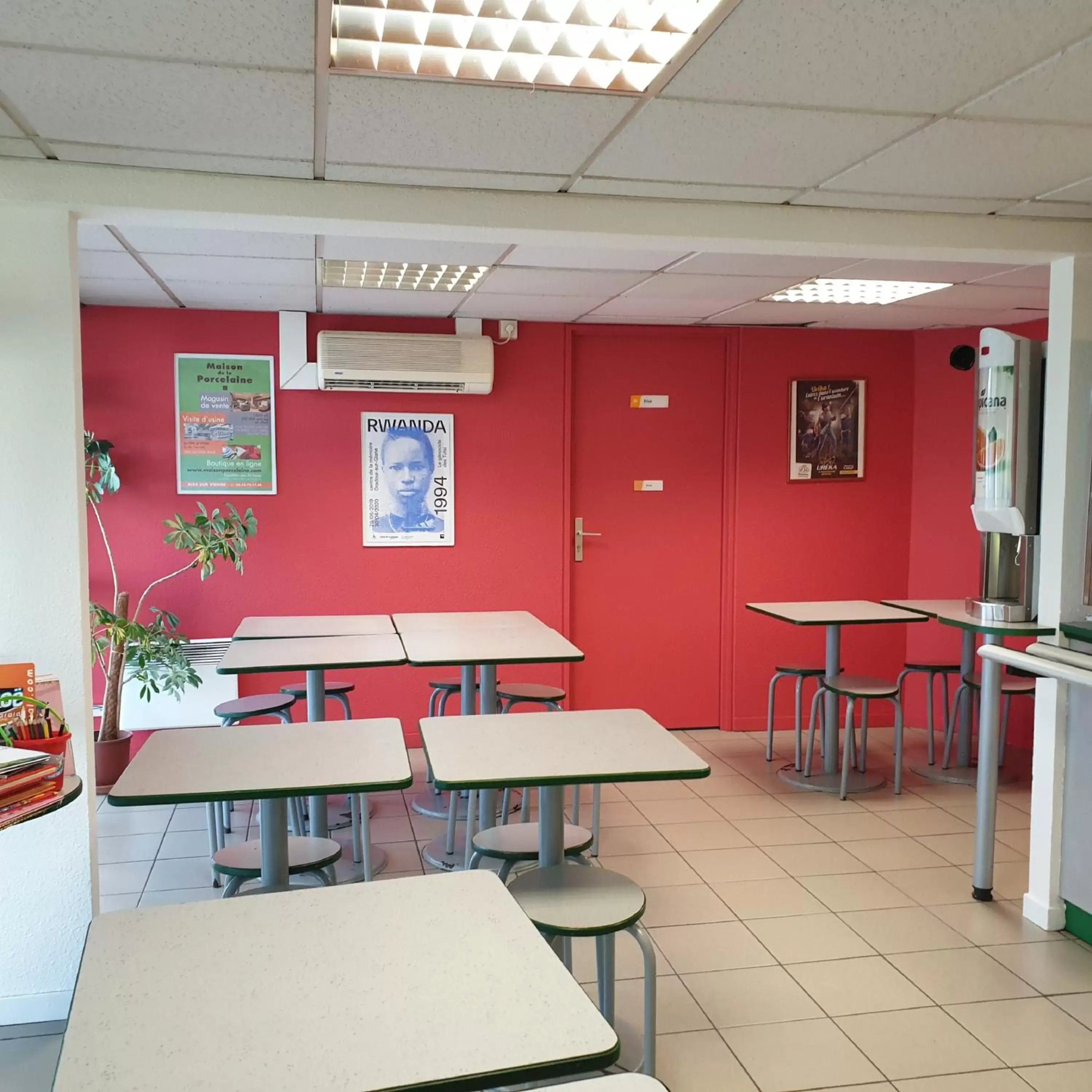 Continental breakfast, Restaurant/Places to Eat in Premiere Classe Limoges Nord