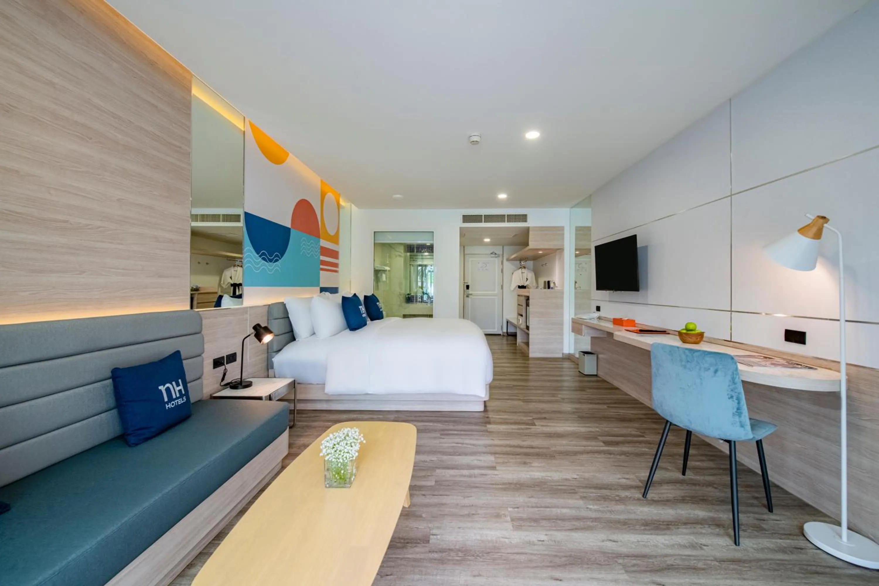 Photo of the whole room, Bed in NH Boat Lagoon Phuket Resort