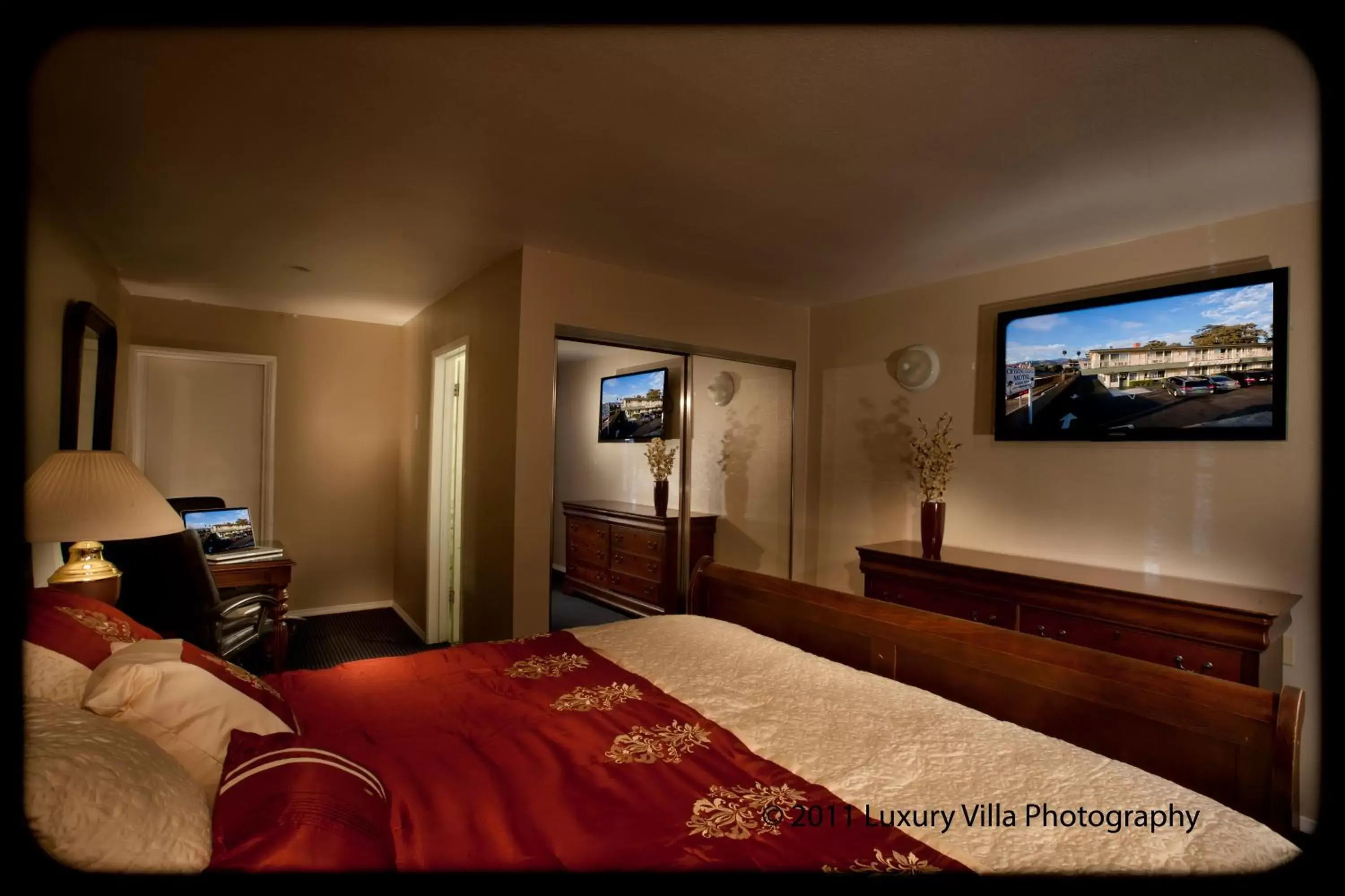 Photo of the whole room, Bed in Crystal Lodge Motel