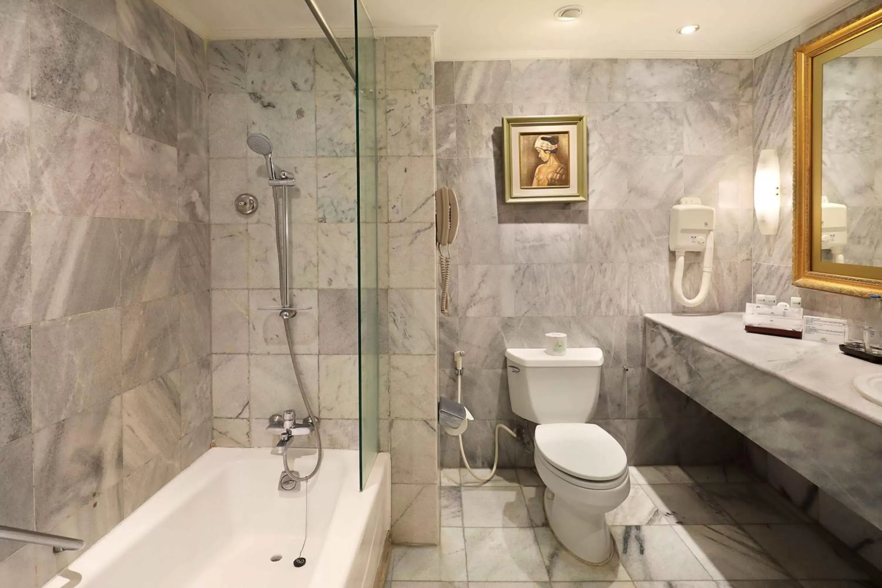 Shower, Bathroom in Discovery Kartika Plaza Hotel