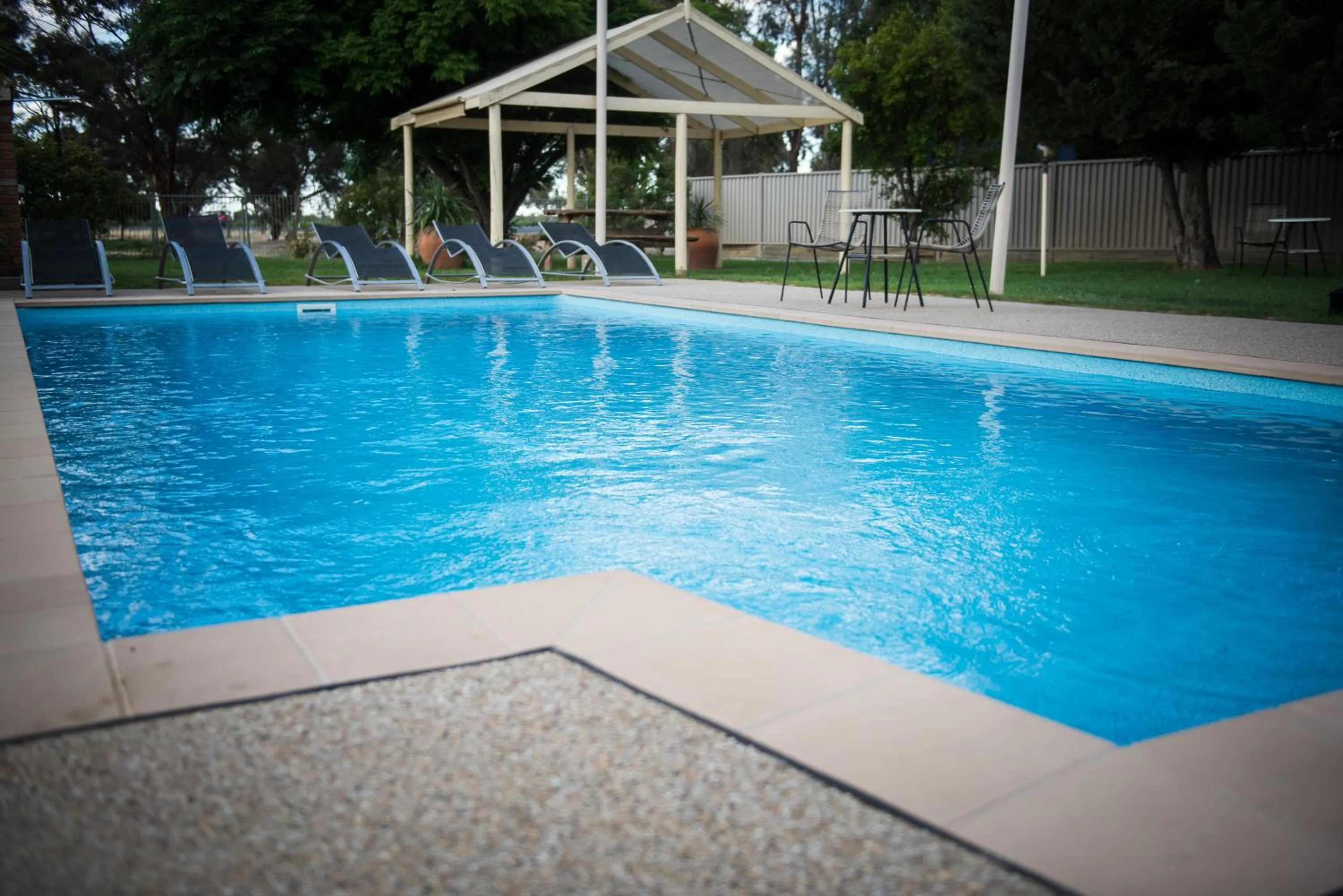 Swimming pool in Cadell On The Murray Motel