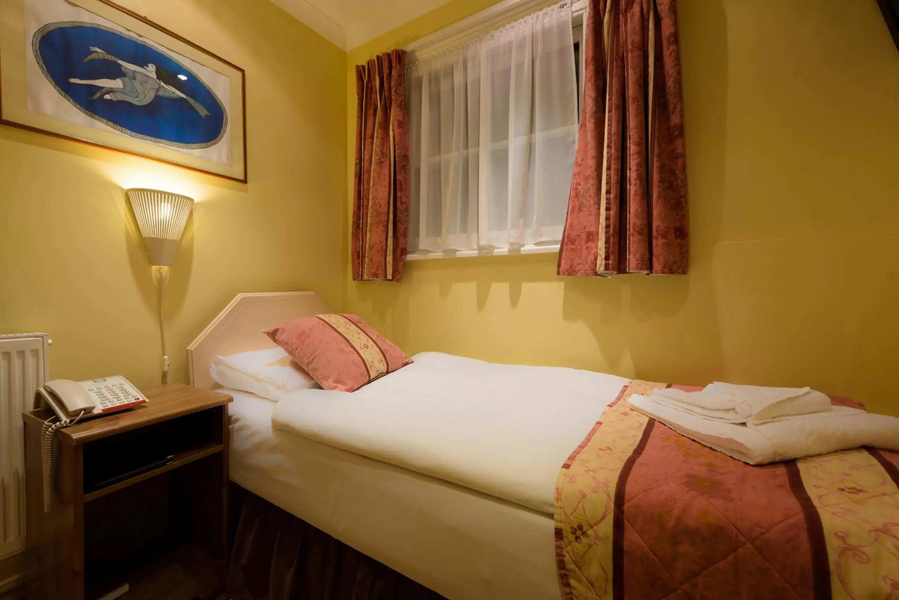 Bedroom, Bed in Shakespeare Hotel