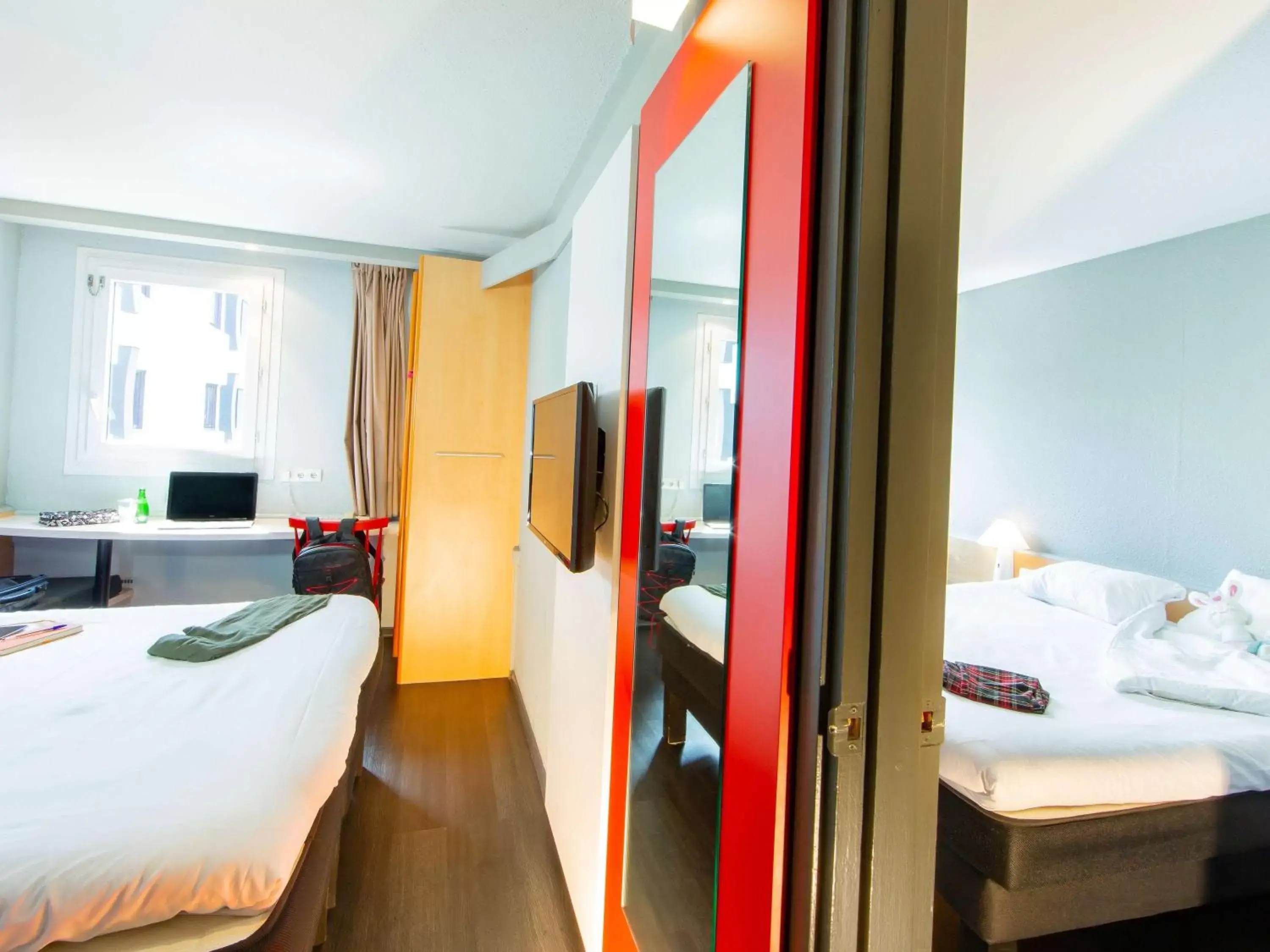 Photo of the whole room, Bed in ibis Mulhouse Centre Filature