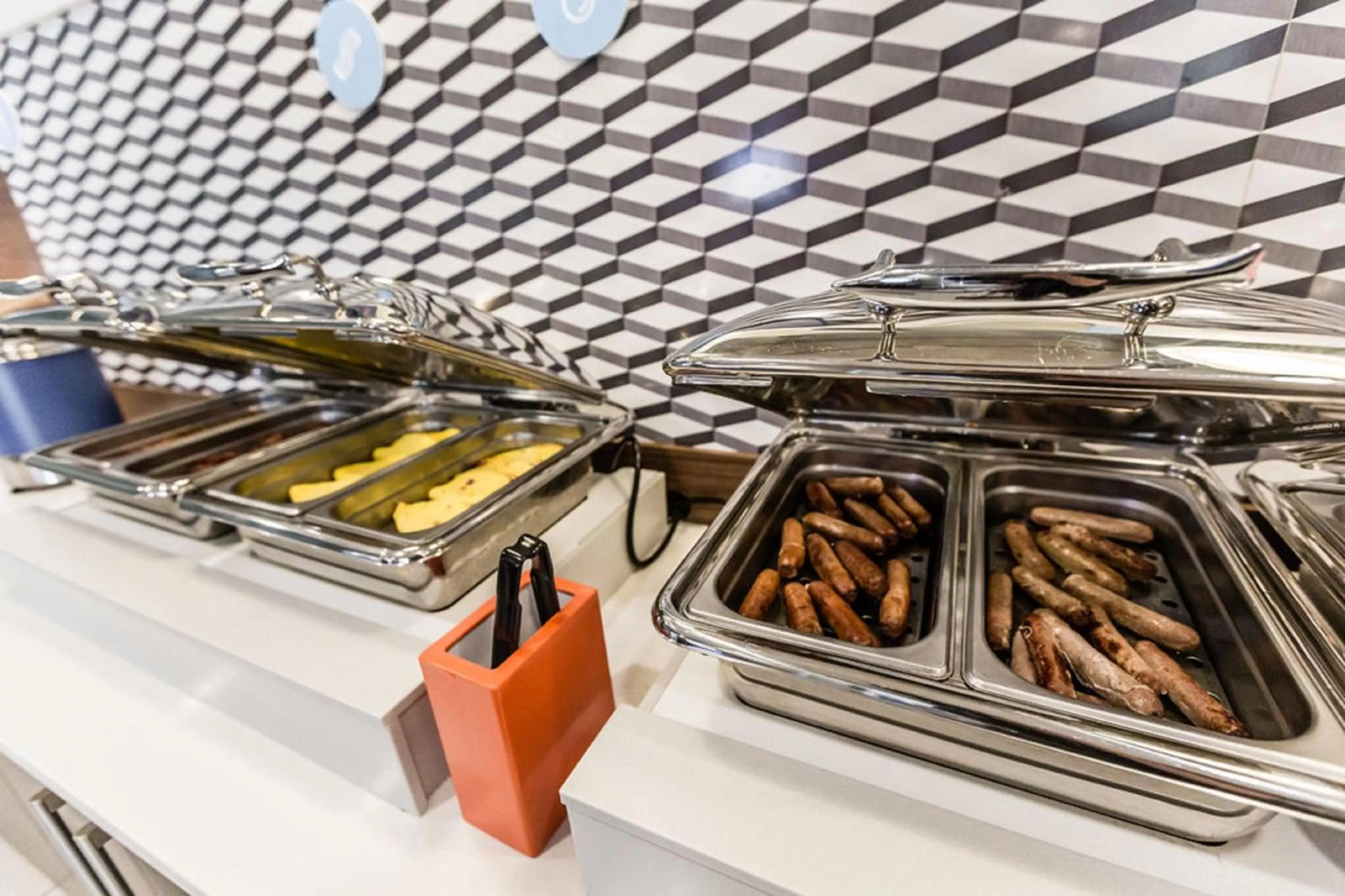 Breakfast in Holiday Inn Express & Suites Edmonton N - St Albert by IHG