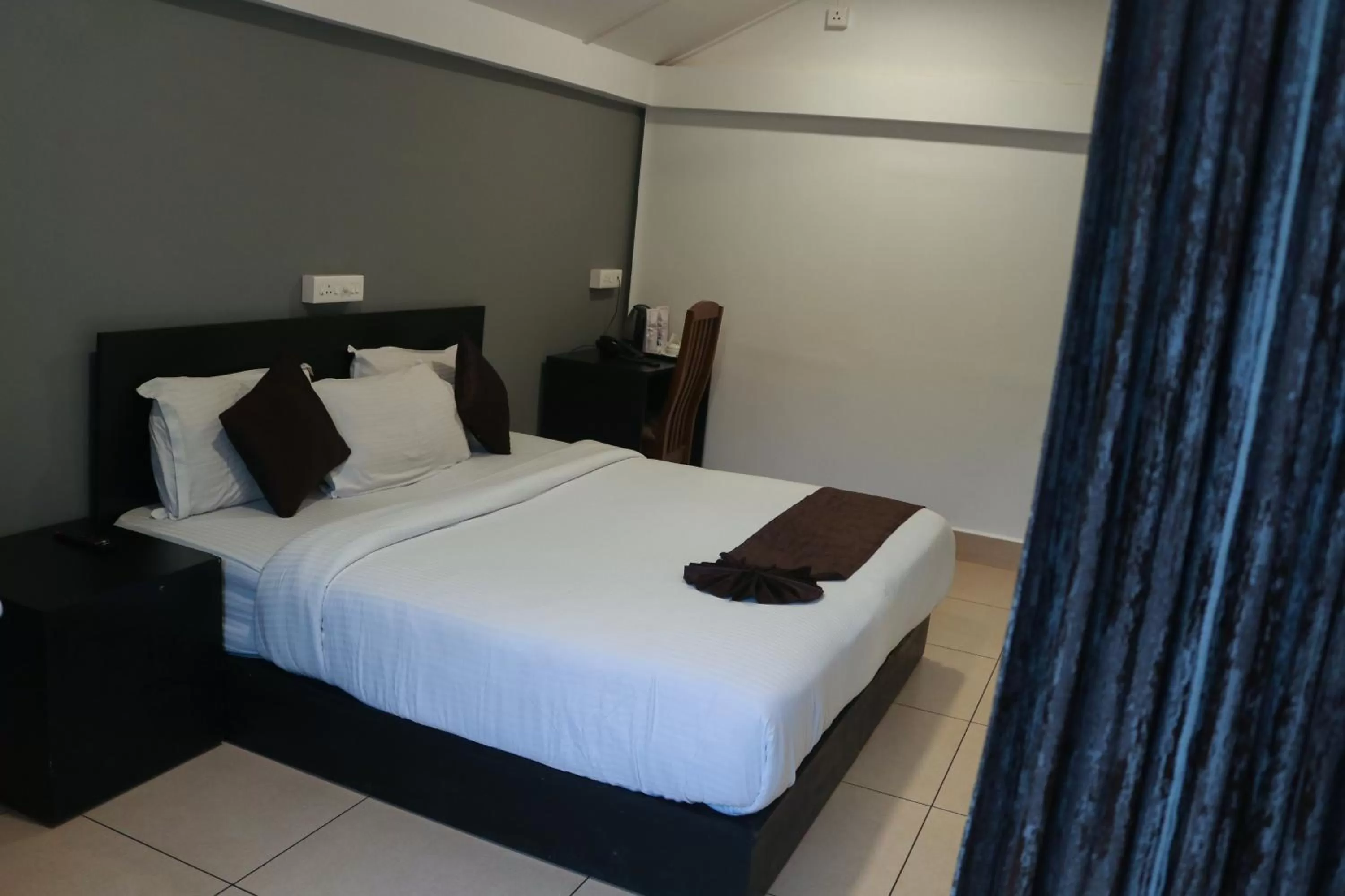 Bedroom, Bed in Edens Munnar