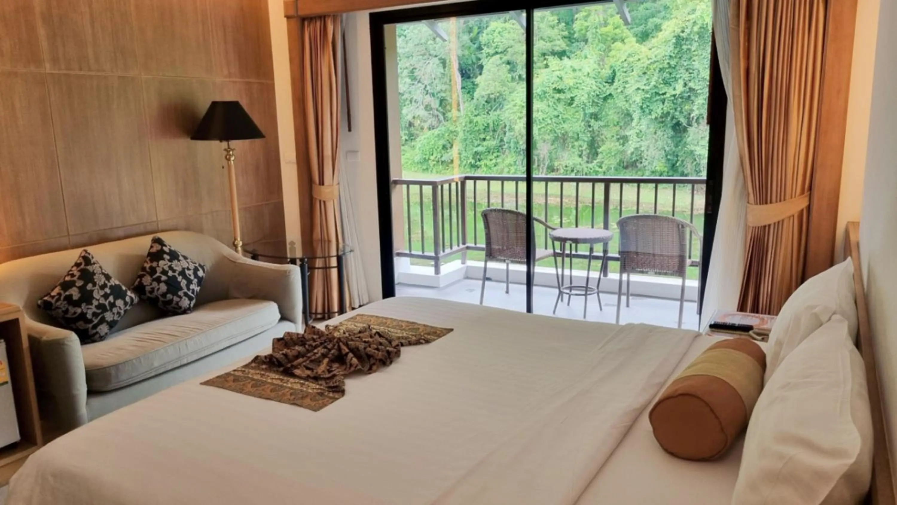 Bedroom, Bed in Tinidee Golf Resort Phuket