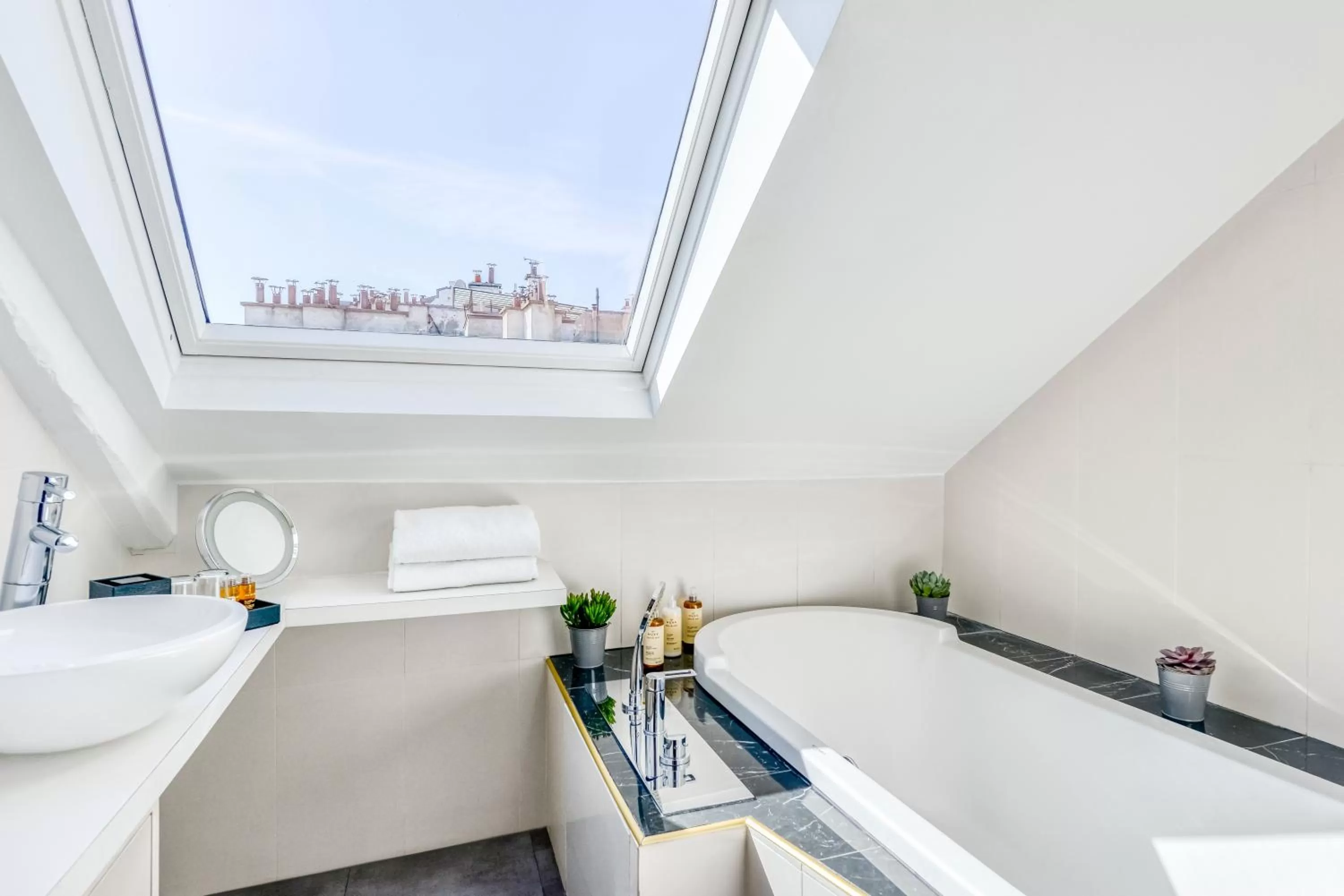 Bathroom in Hotel Opéra Opal