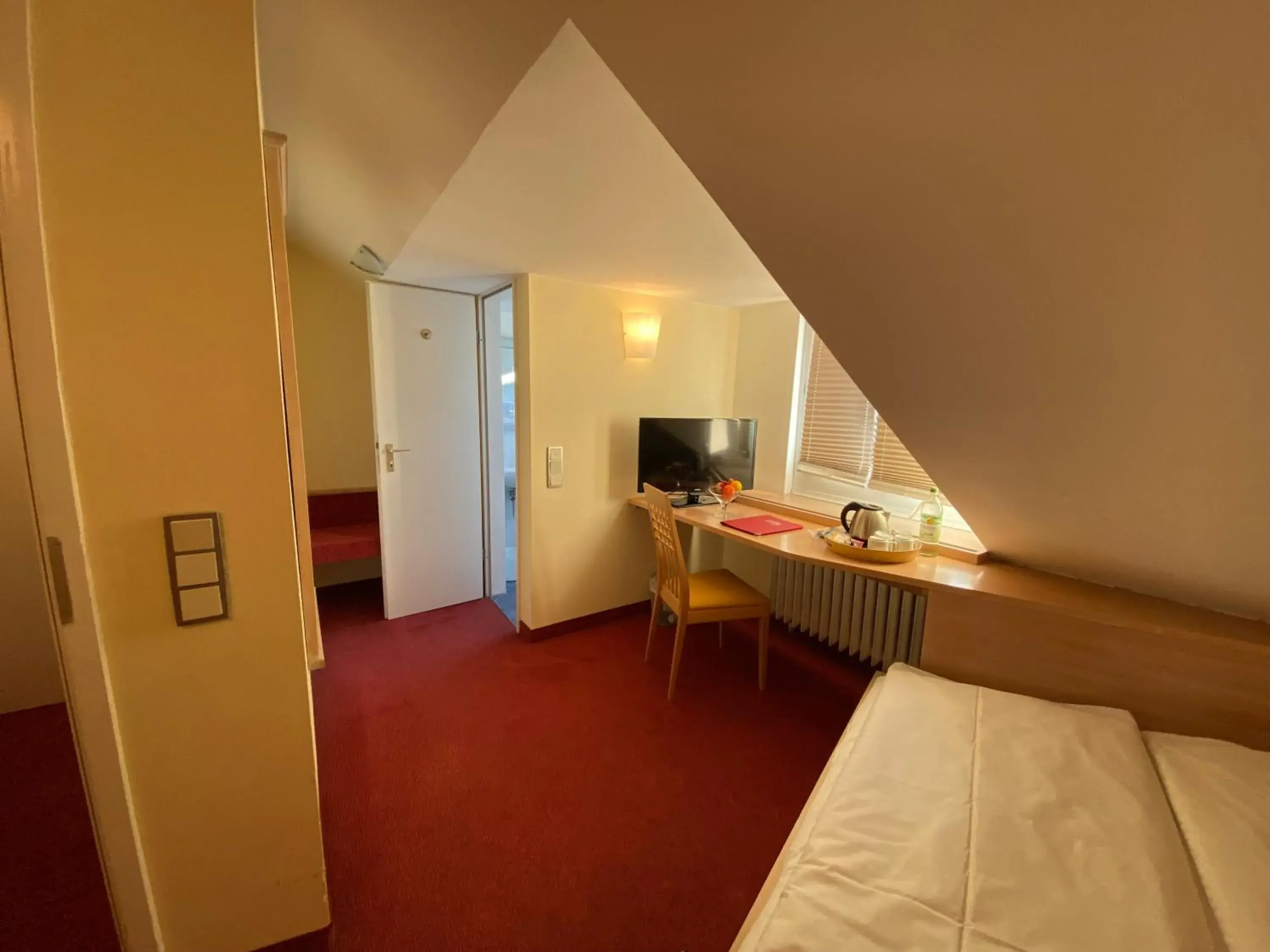 Photo of the whole room, Dining Area in Hotel ADRIA München