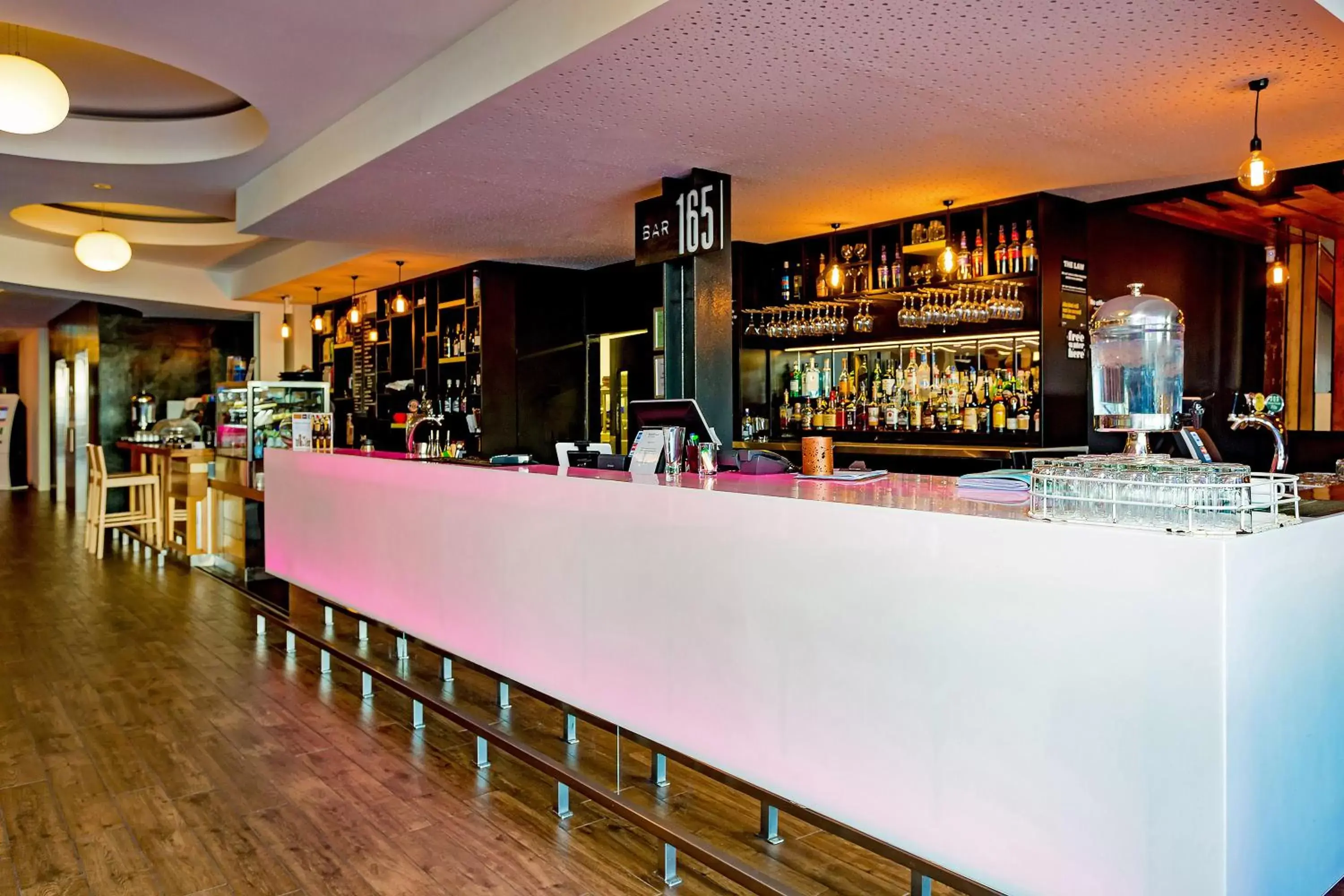 Lounge or bar, Lounge/Bar in BreakFree on Cashel