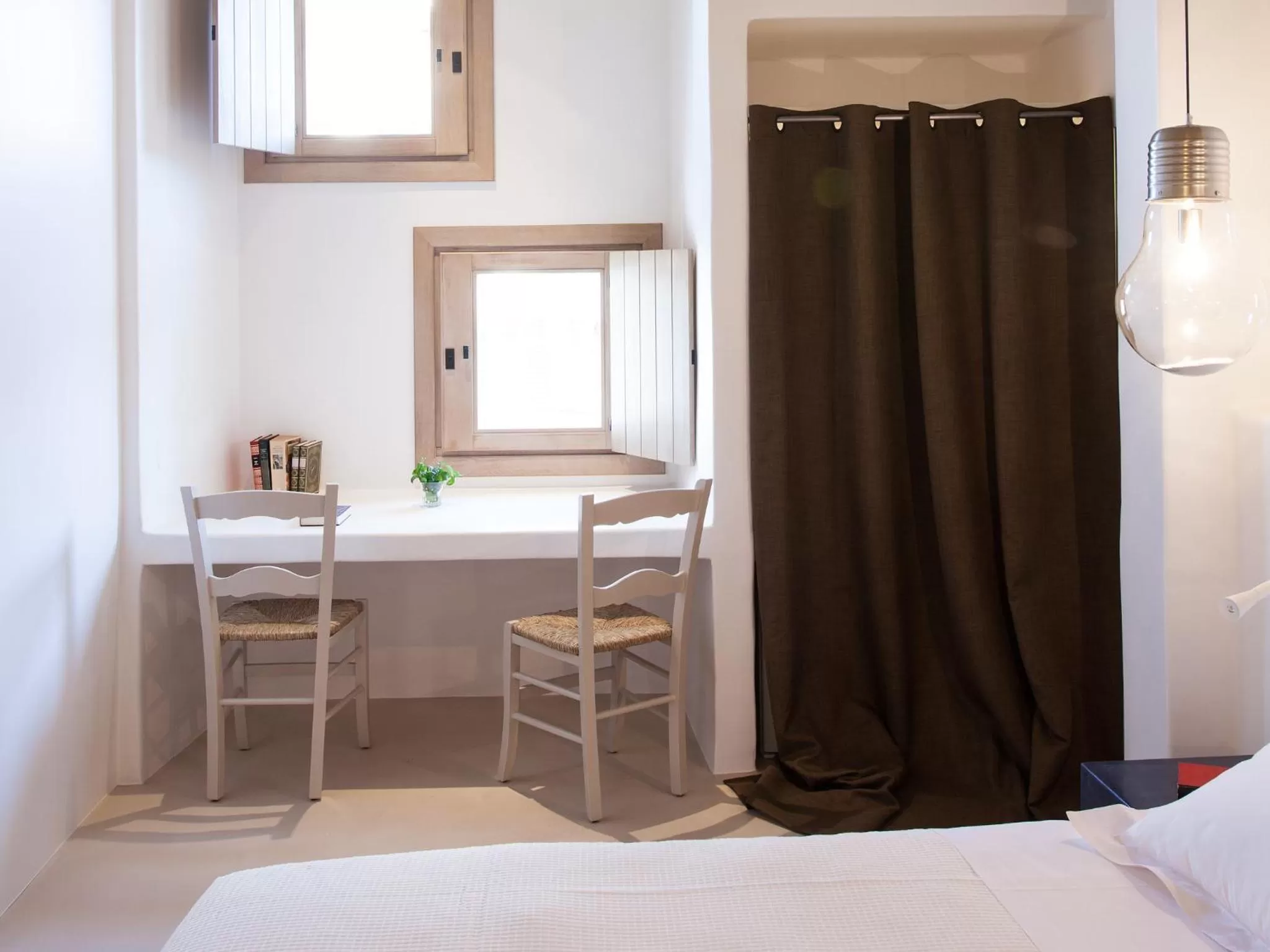 Photo of the whole room, Bed in HM Balanguera