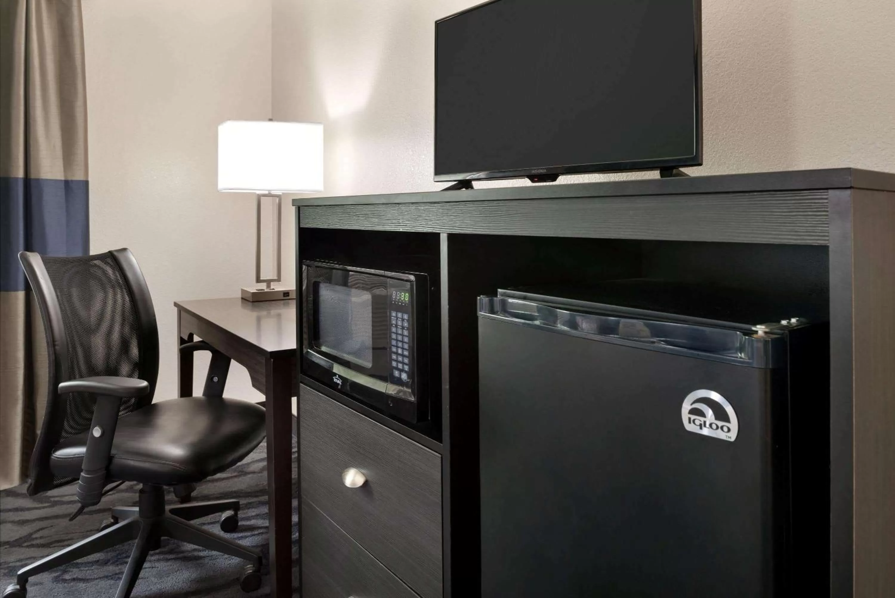 Photo of the whole room in Baymont by Wyndham Swanton