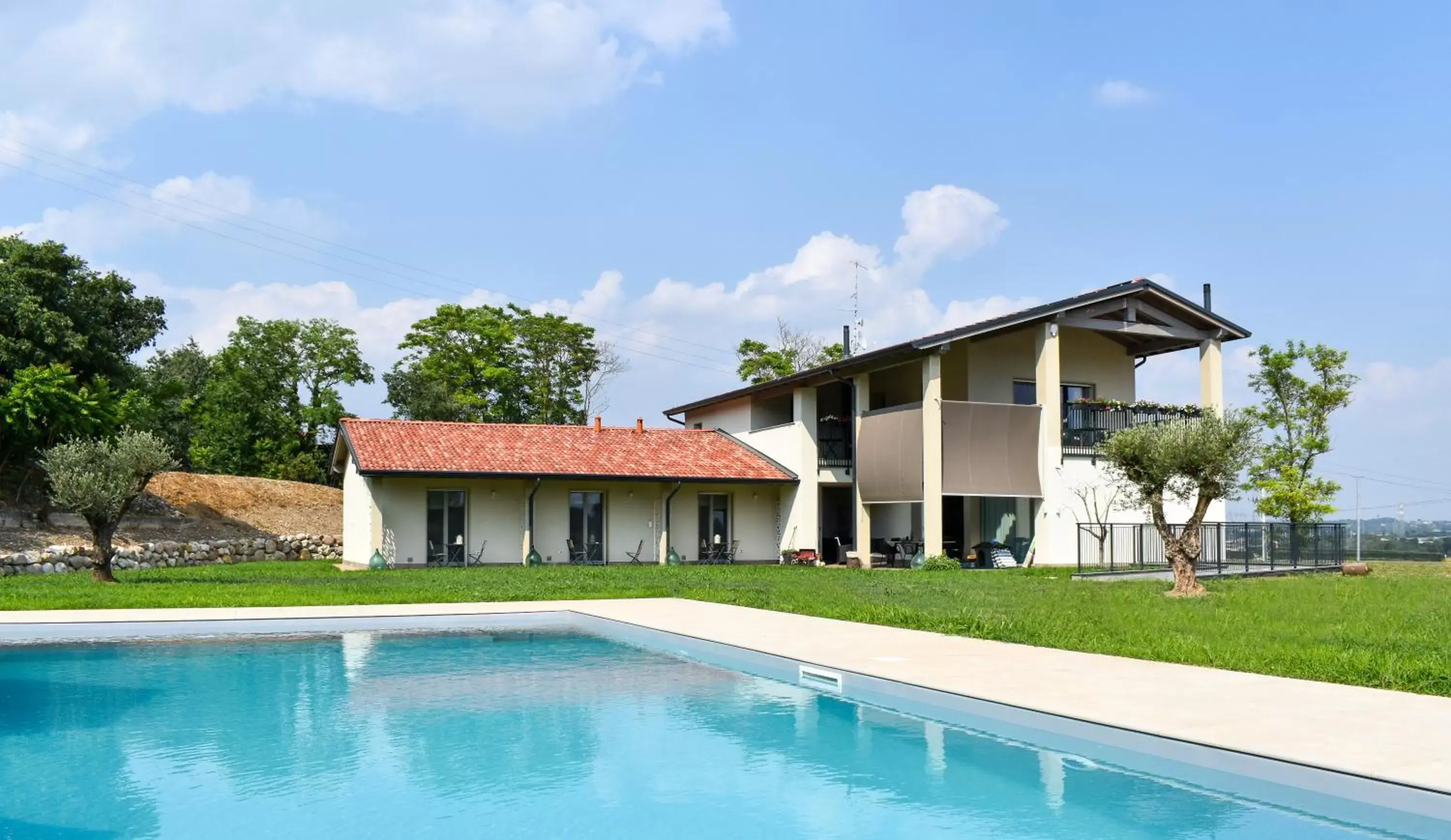 Swimming pool, Property Building in Bed and Breakfast Le Giale