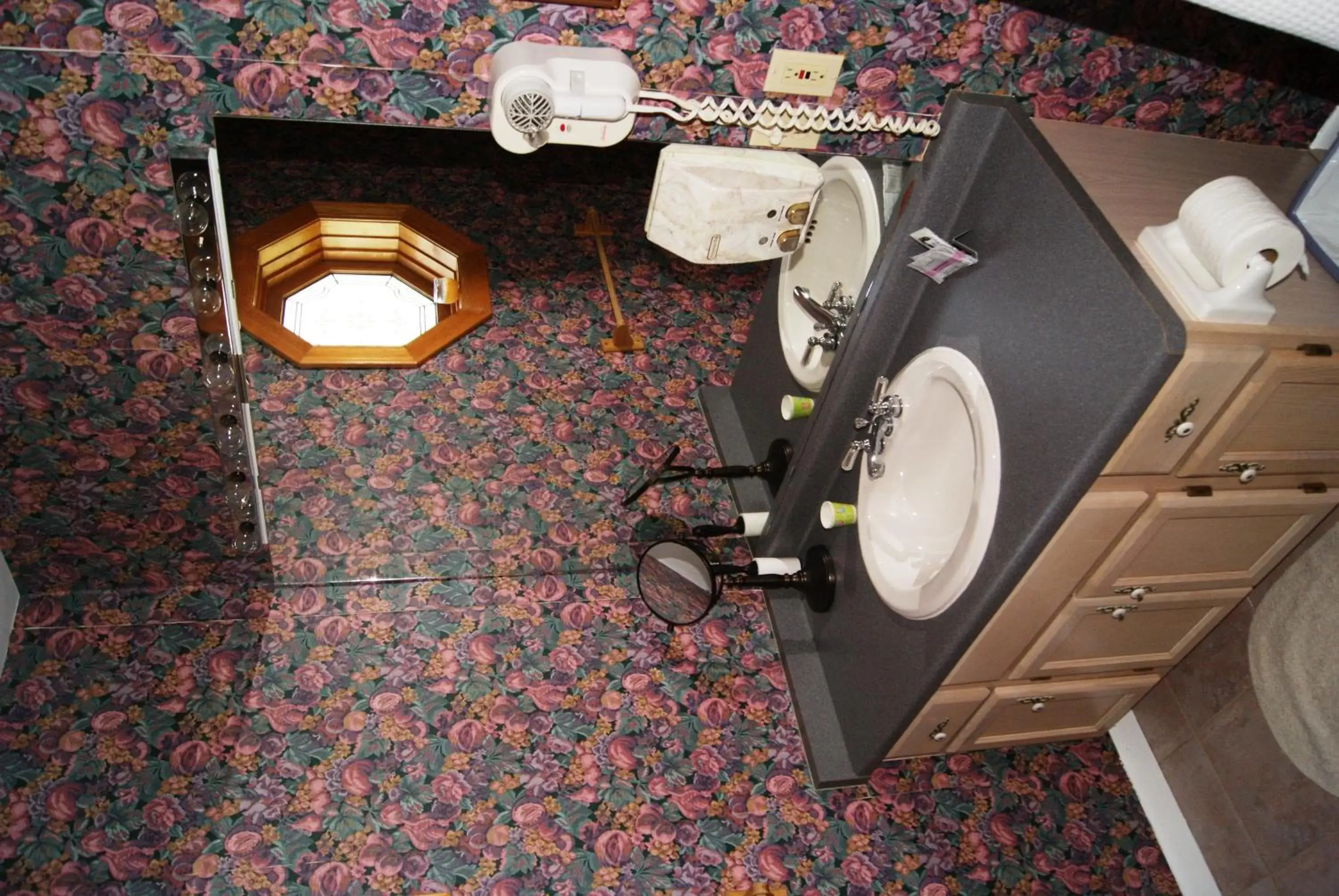 Bathroom in Ye Olde Walkerville Bed & Breakfast