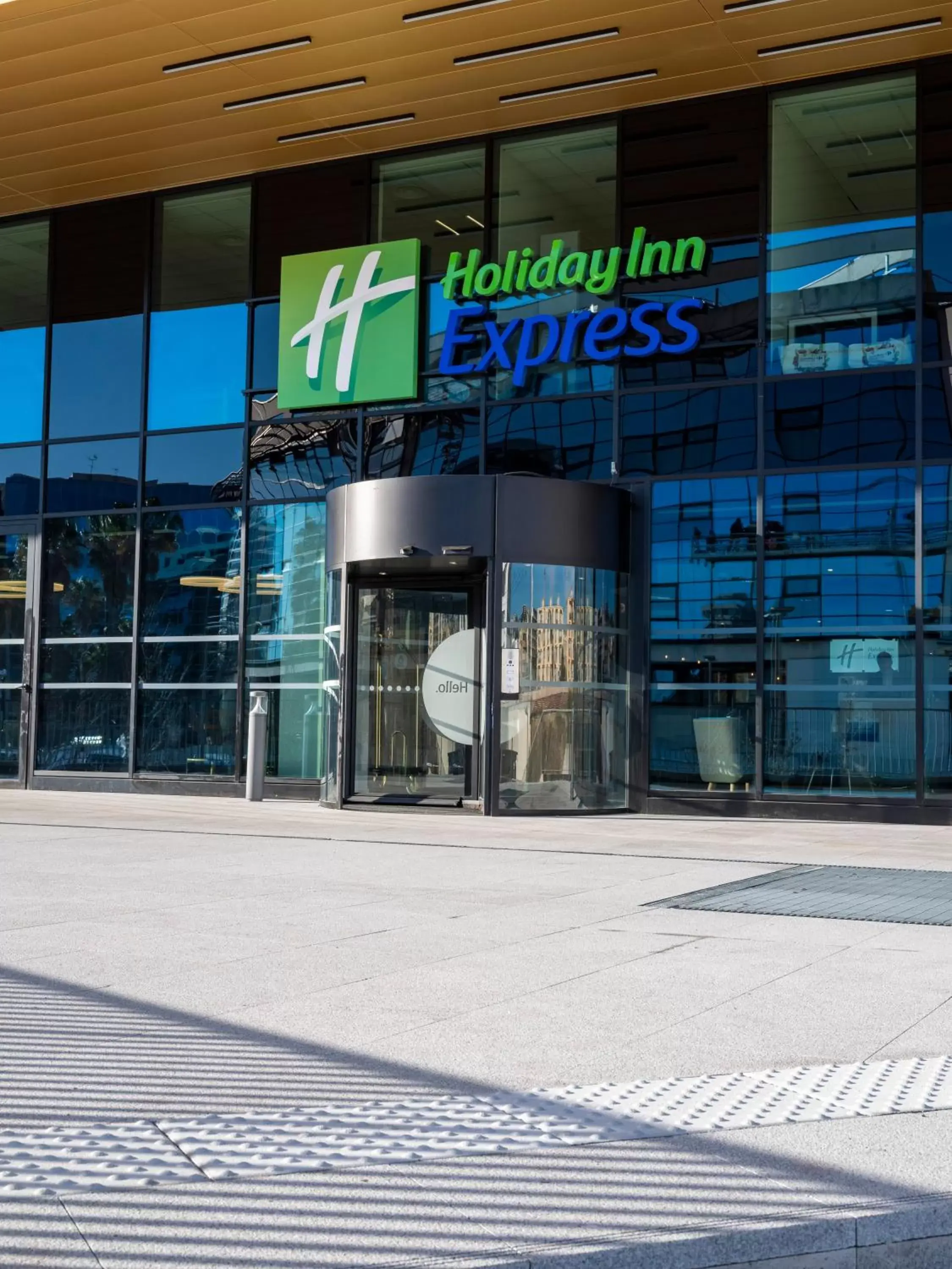 Facade/entrance in Holiday Inn Express - Nice - Grand Arenas by IHG Facade/entrance in Holiday Inn Express - Nice - Grand Arenas by IHG