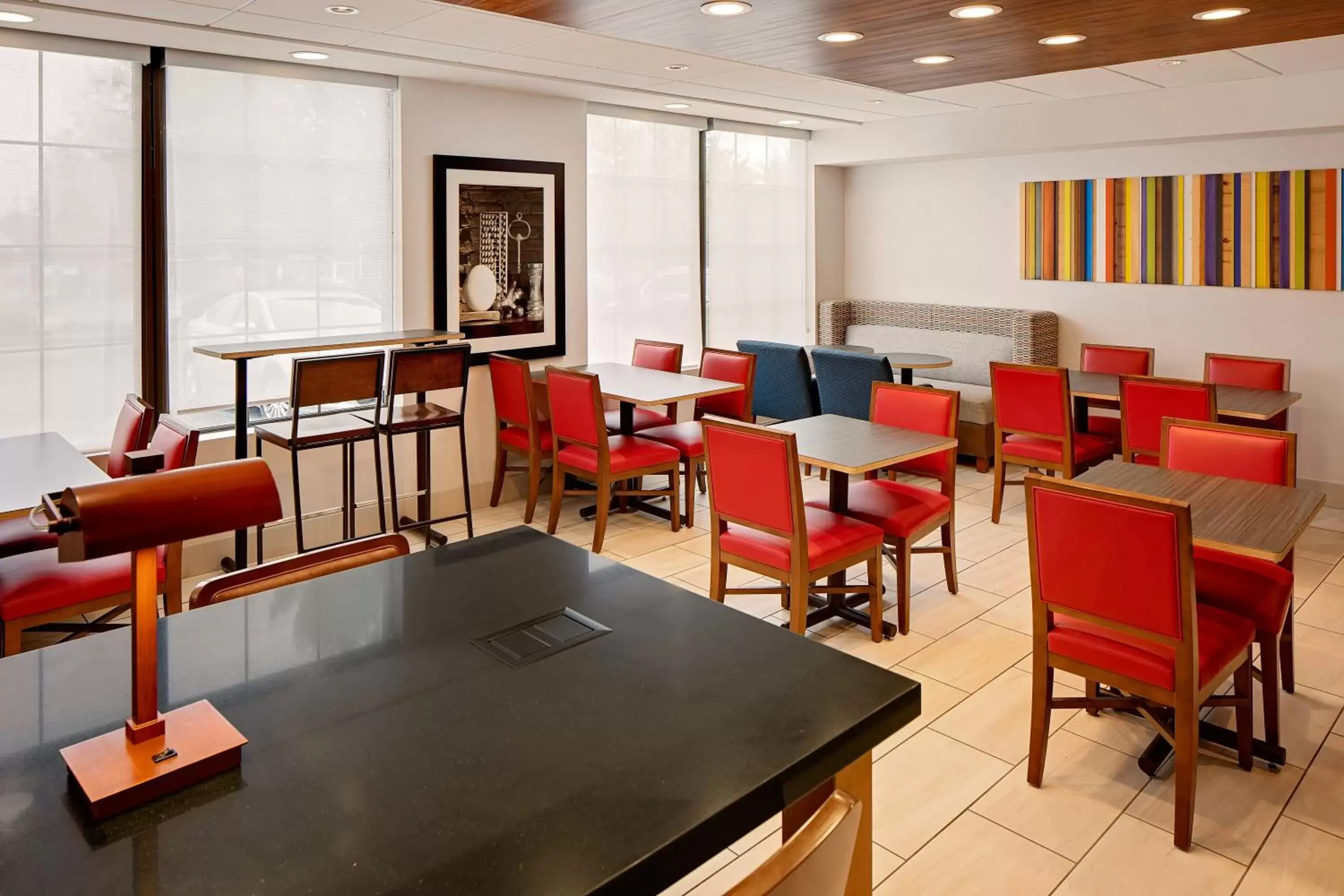 Breakfast, Restaurant/Places to Eat in Holiday Inn Express Harrisburg East, an IHG Hotel