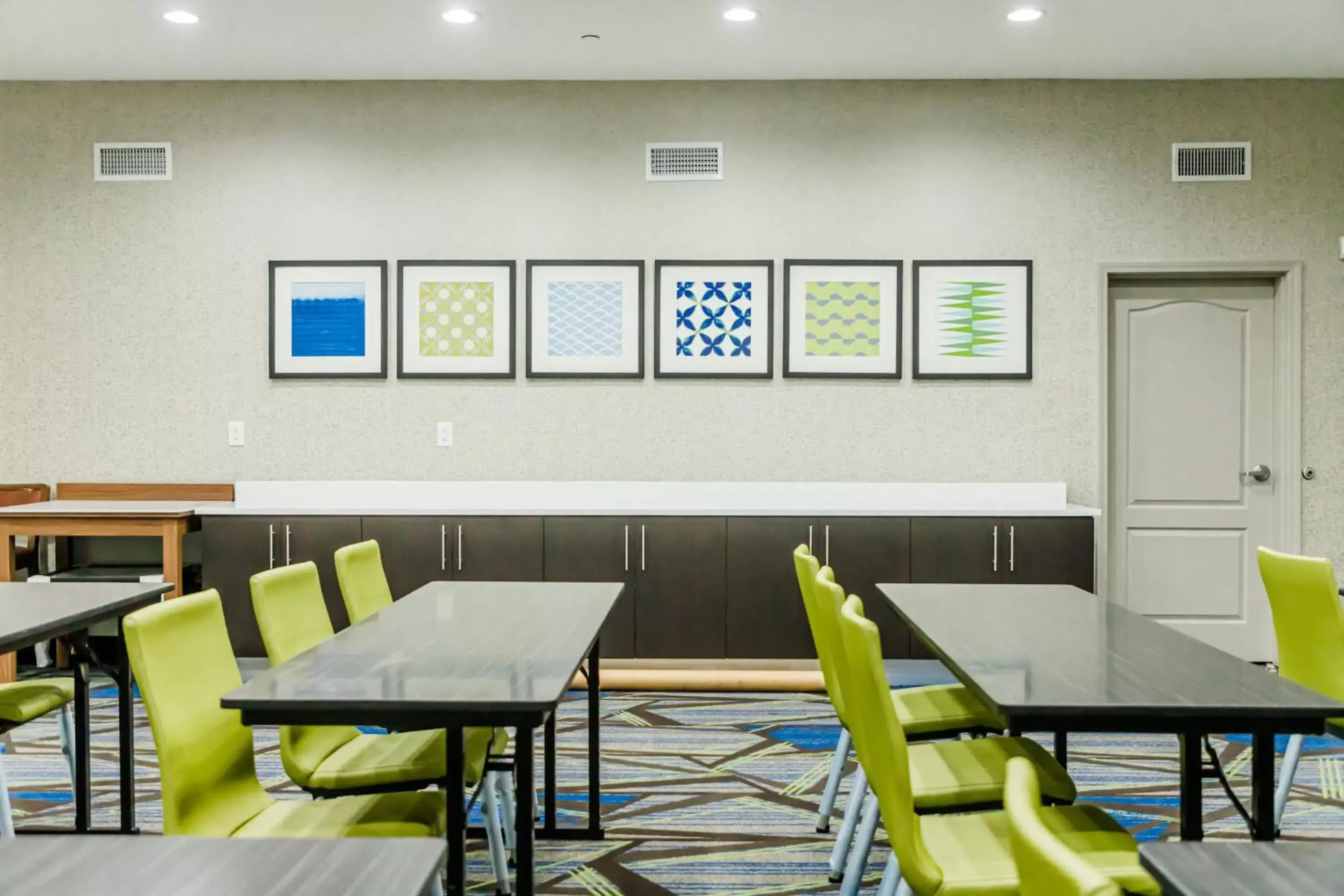Meeting/conference room, Restaurant/Places to Eat in Holiday Inn Express Hotel & Suites Greenville, an IHG Hotel
