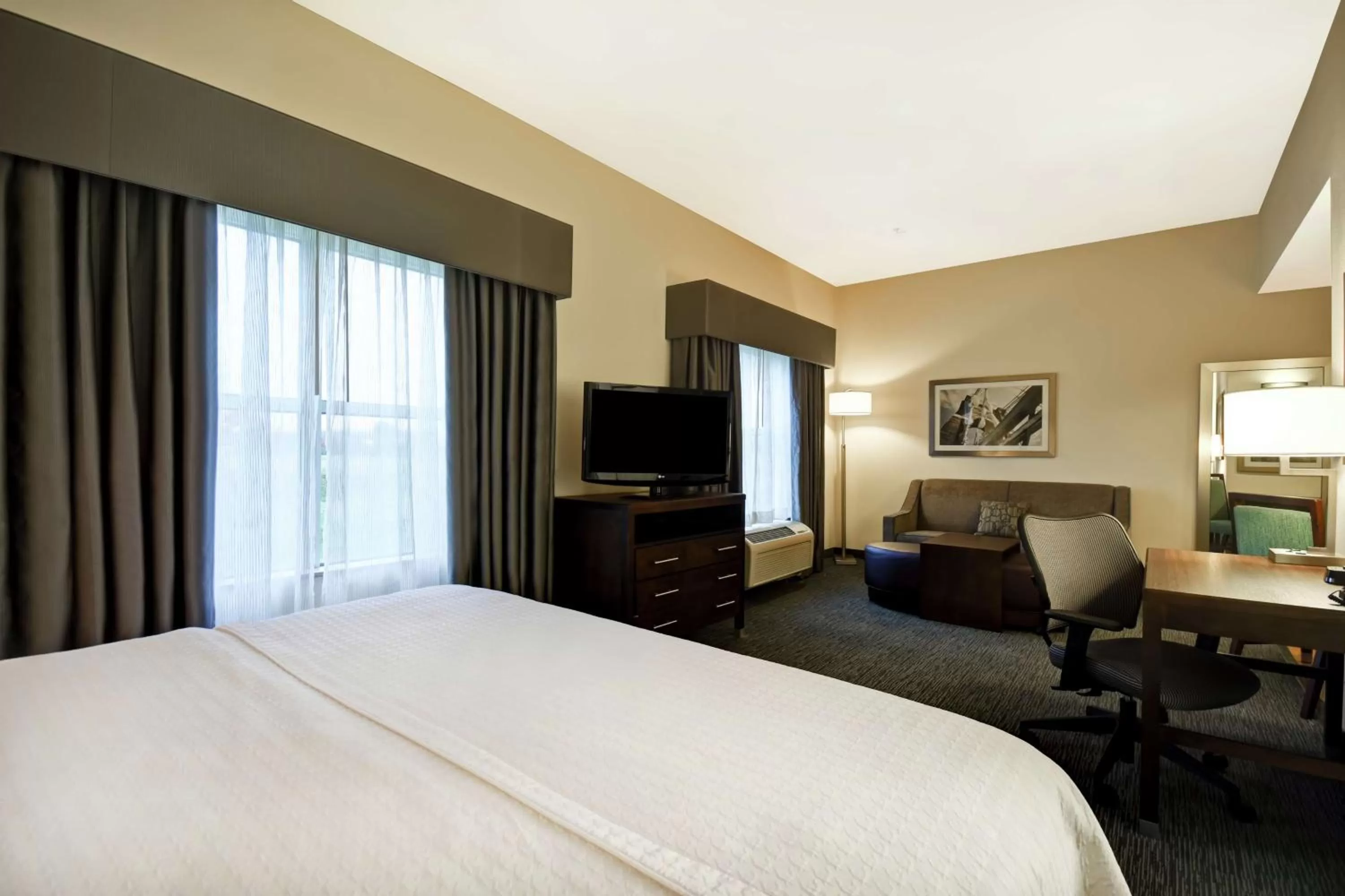 Bedroom, Bed in Homewood Suites by Hilton Cincinnati-Milford