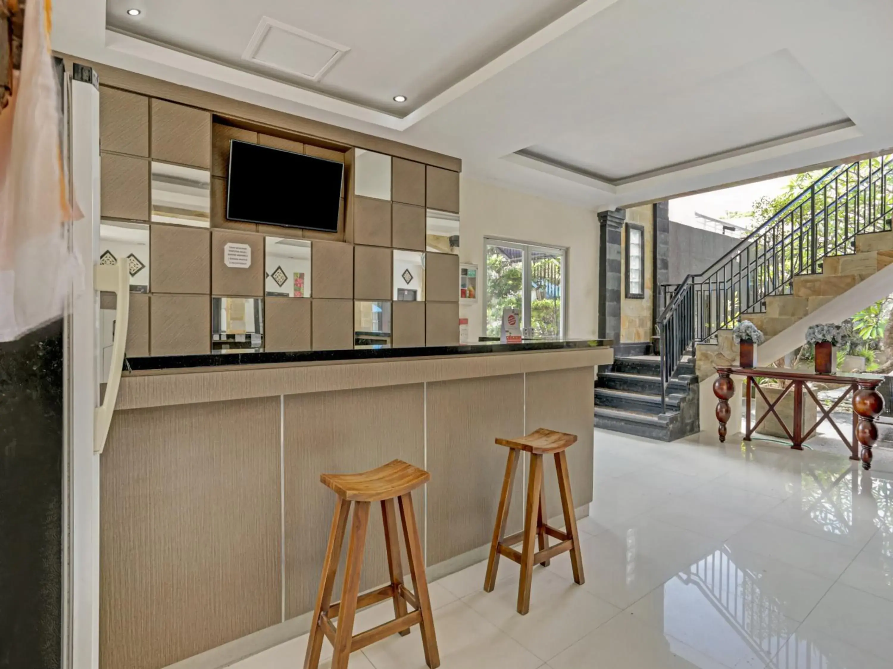 Lobby or reception in OYO 3904 Kiki Residence Bali
