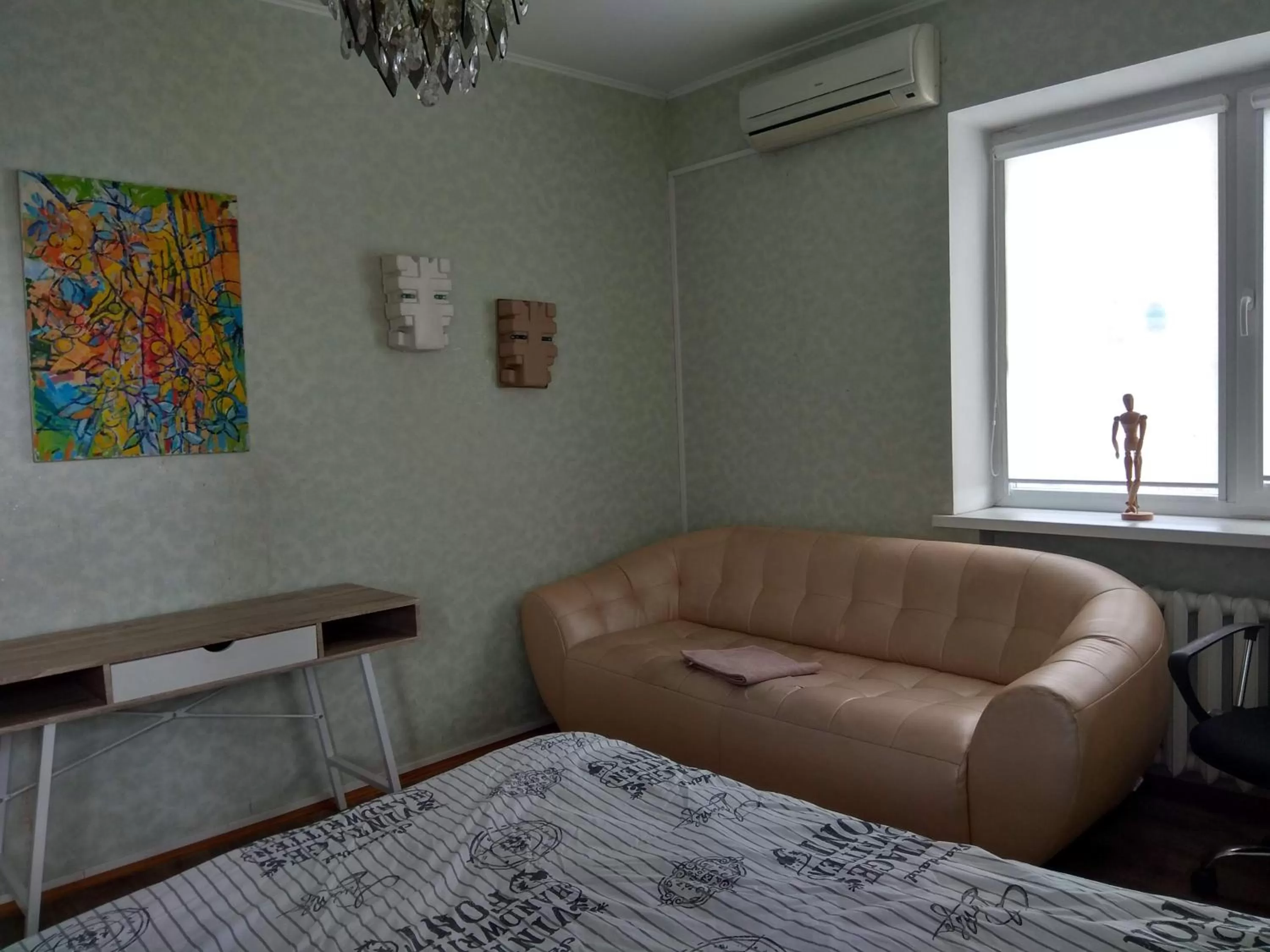 Bed, Seating Area in Alaska Fox