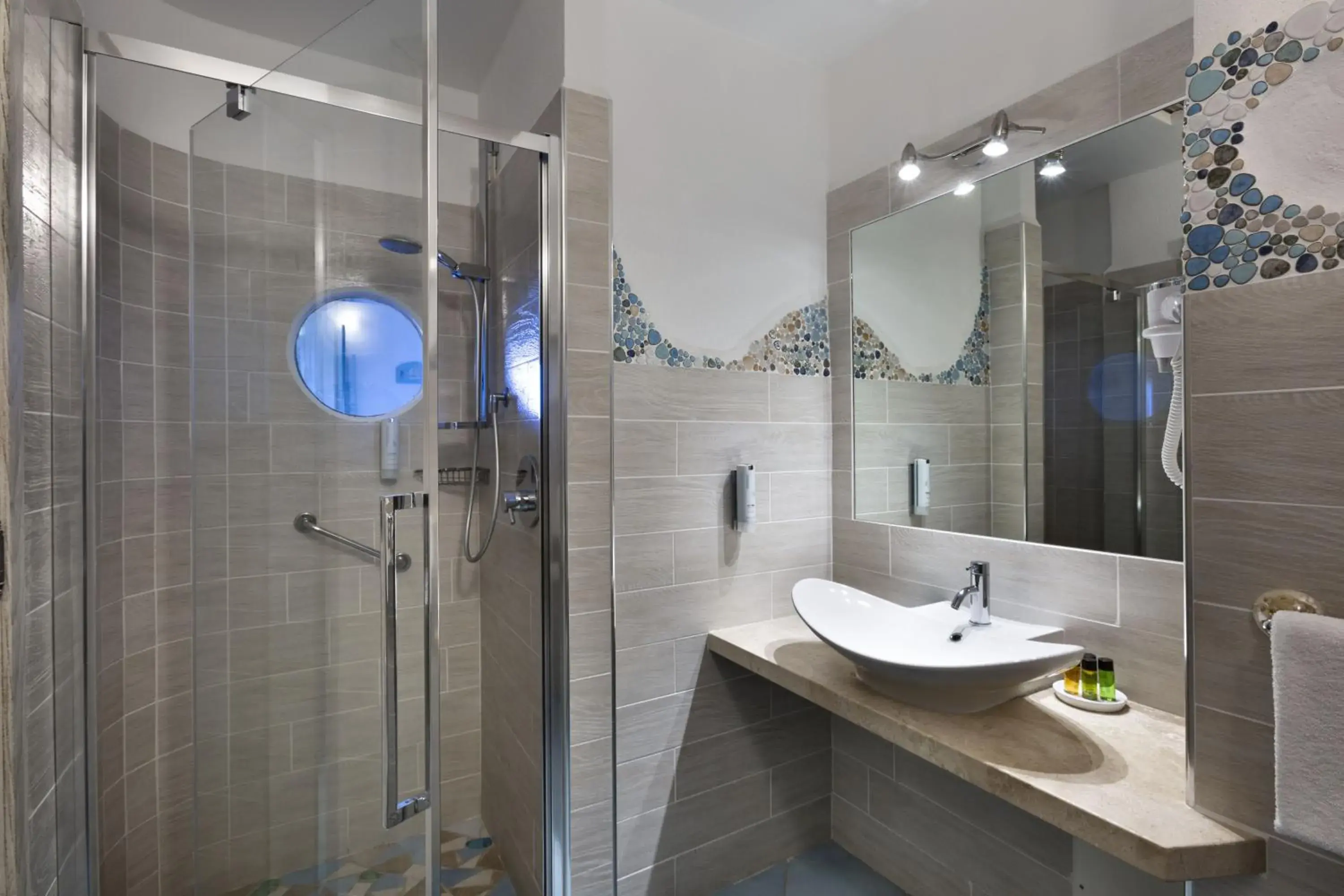 Shower, Bathroom in Hotel Corallaro