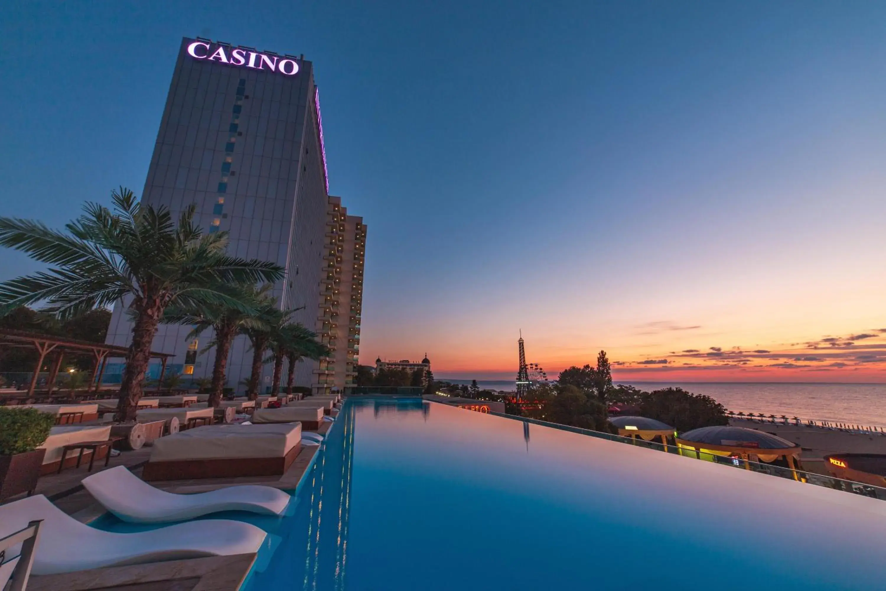Summer, Swimming Pool in International Hotel Casino & Tower Suites