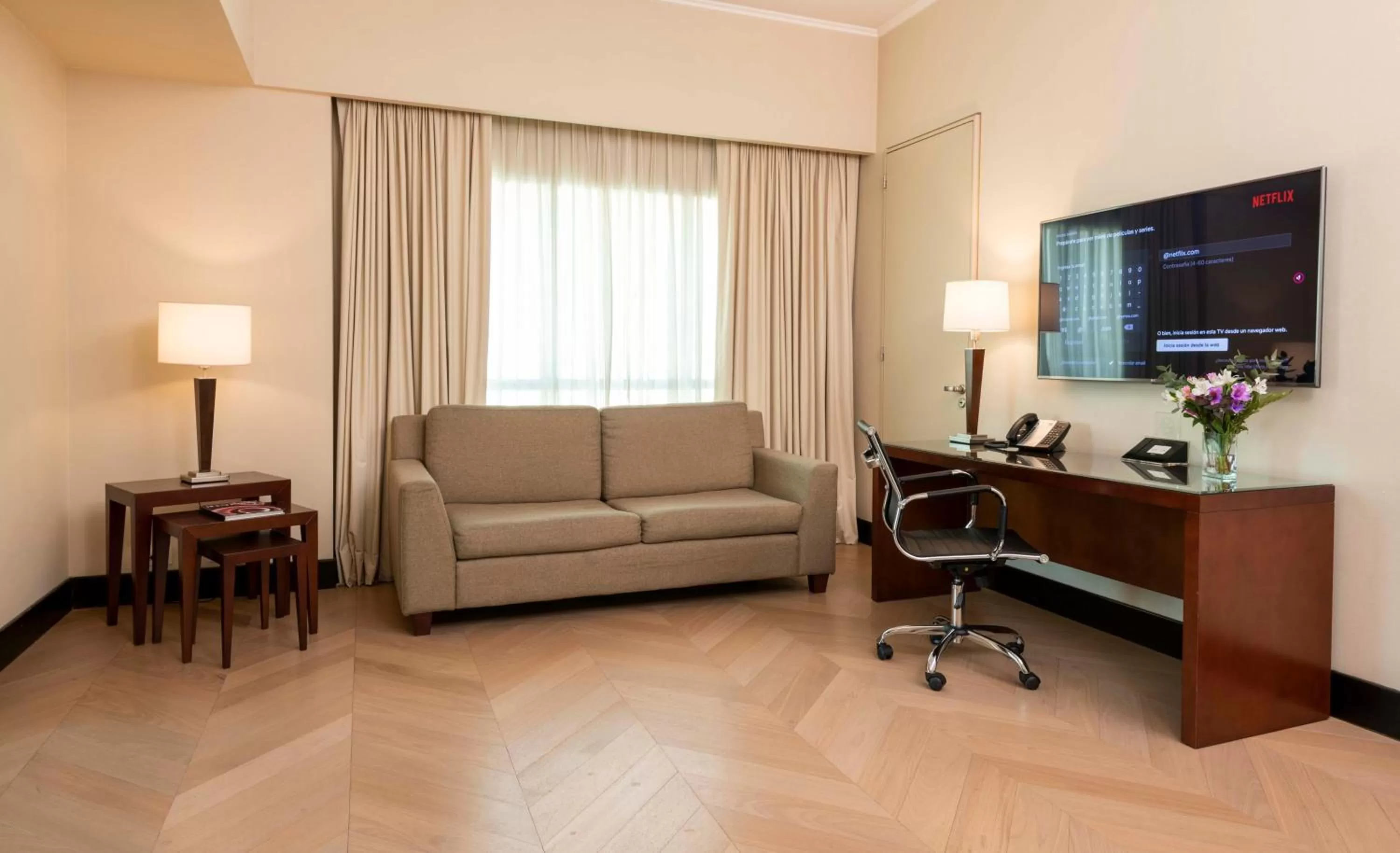 Communal lounge/ TV room in Eurobuilding Hotel Boutique Buenos Aires