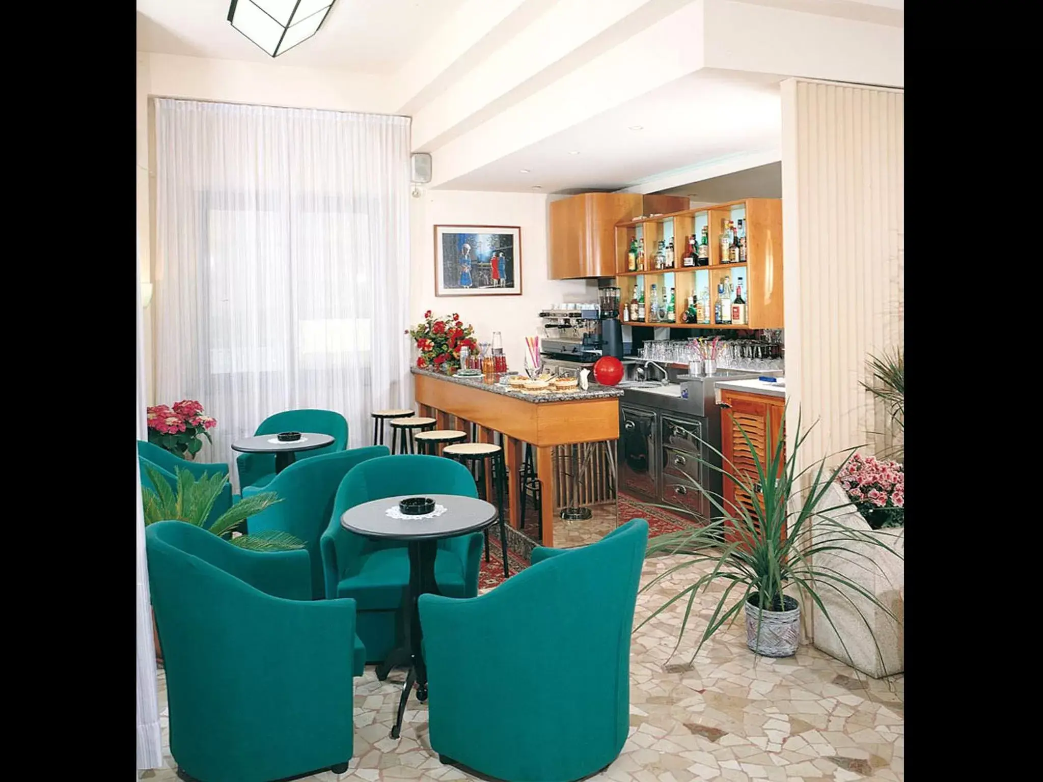 Lounge or bar, Restaurant/Places to Eat in Hotel Cobalto