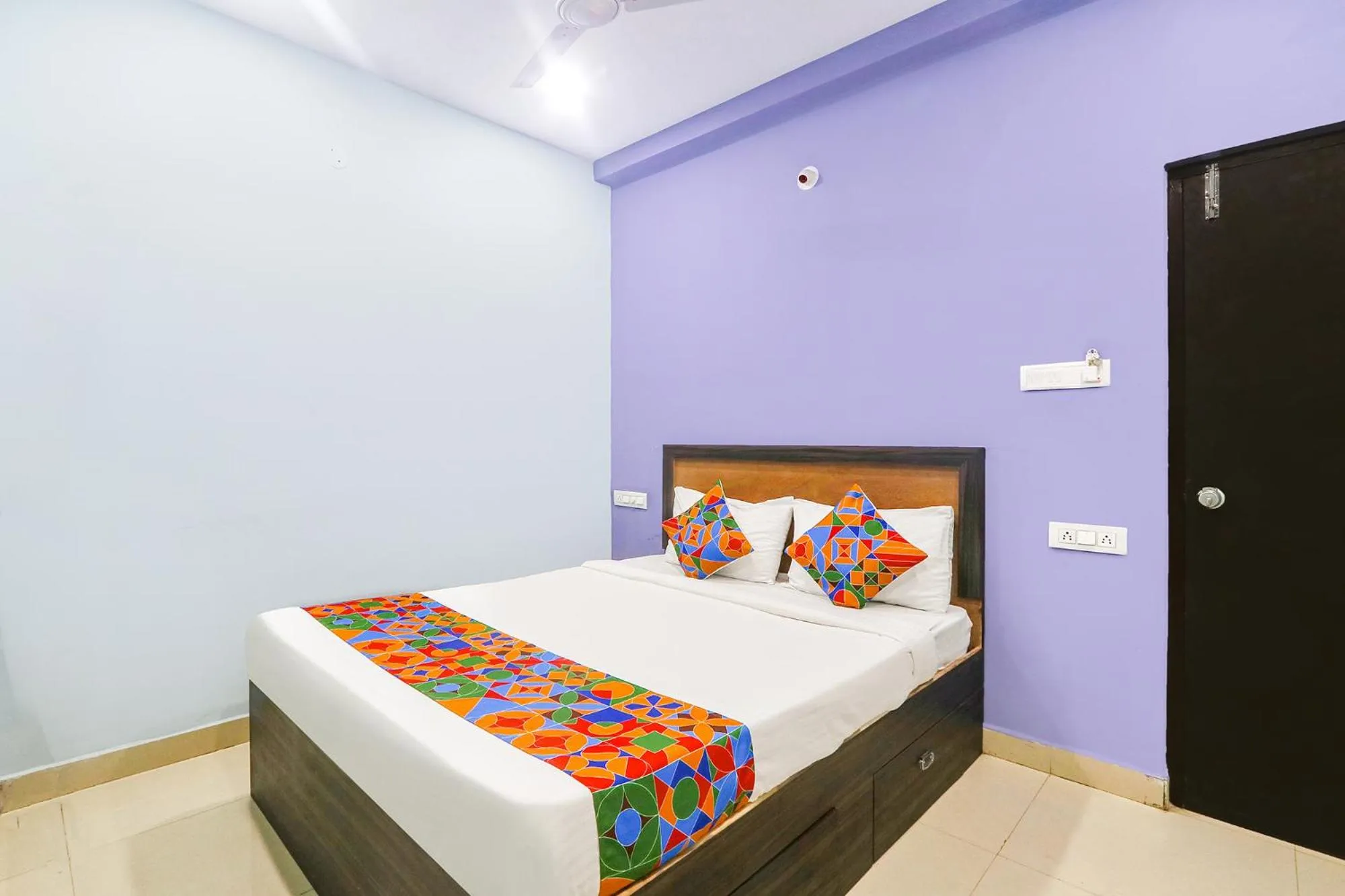 Bed in OYO Flagship Hotel Night Eye Nanakramguda