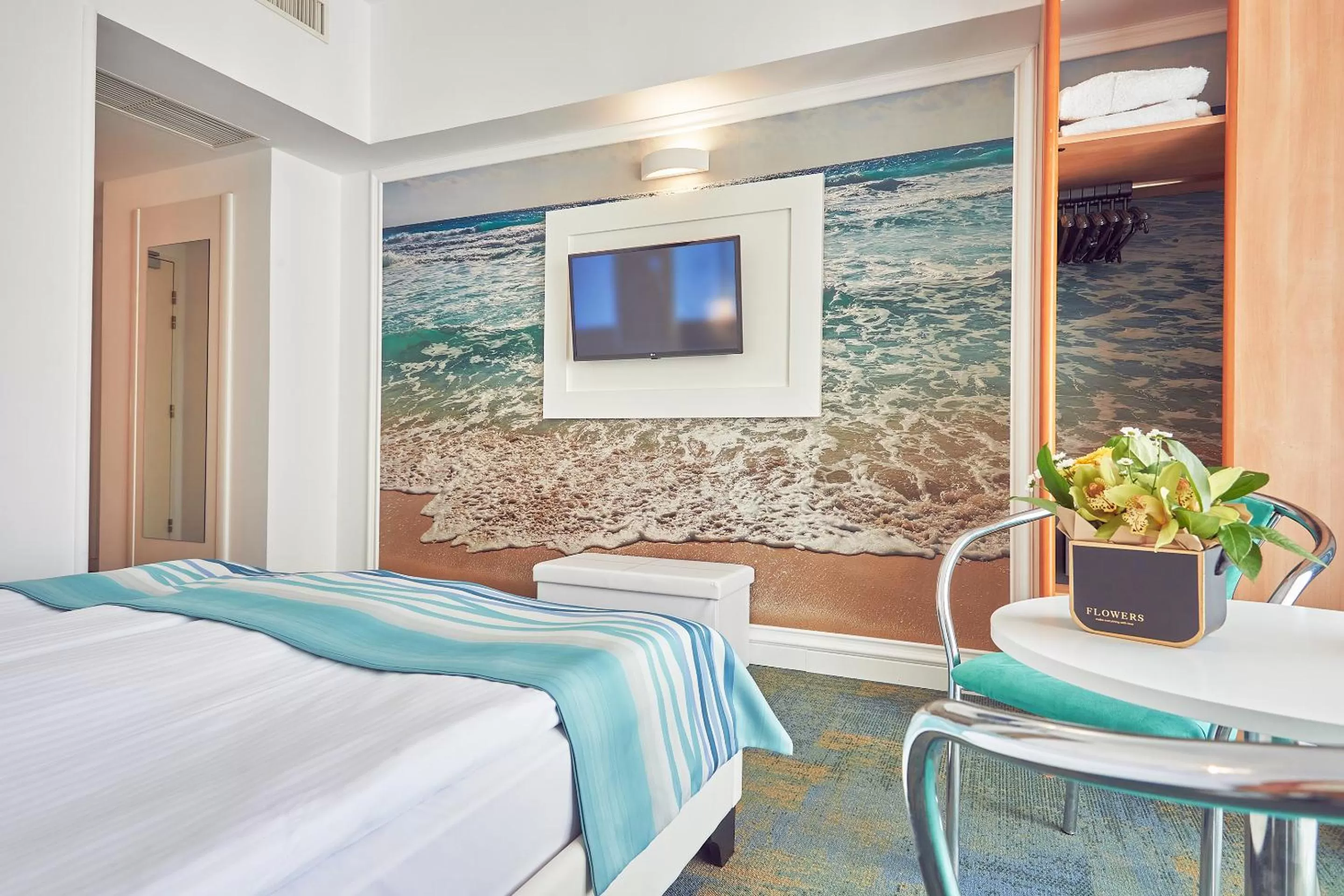 Seating area, Bed in Continental Forum Constanta