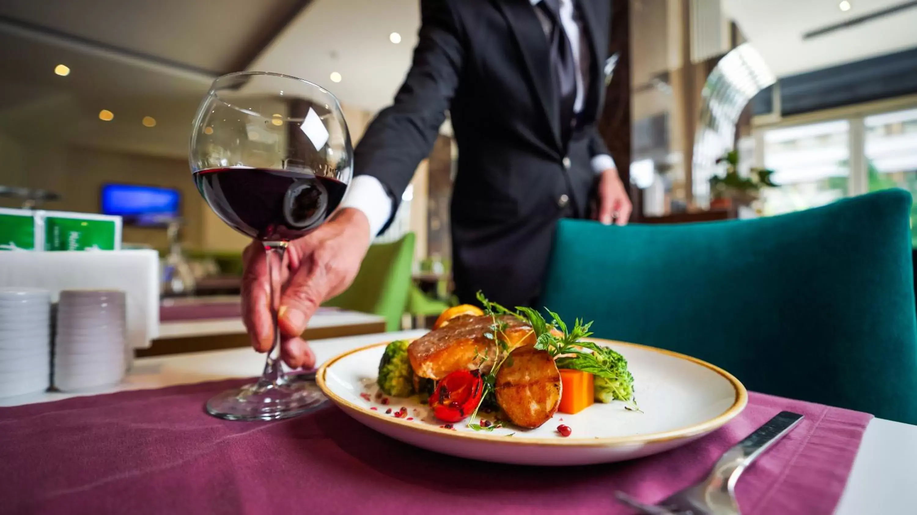 Restaurant/places to eat in Holiday Inn Ankara-Kavaklidere by IHG Restaurant/places to eat in Holiday Inn Ankara-Kavaklidere by IHG