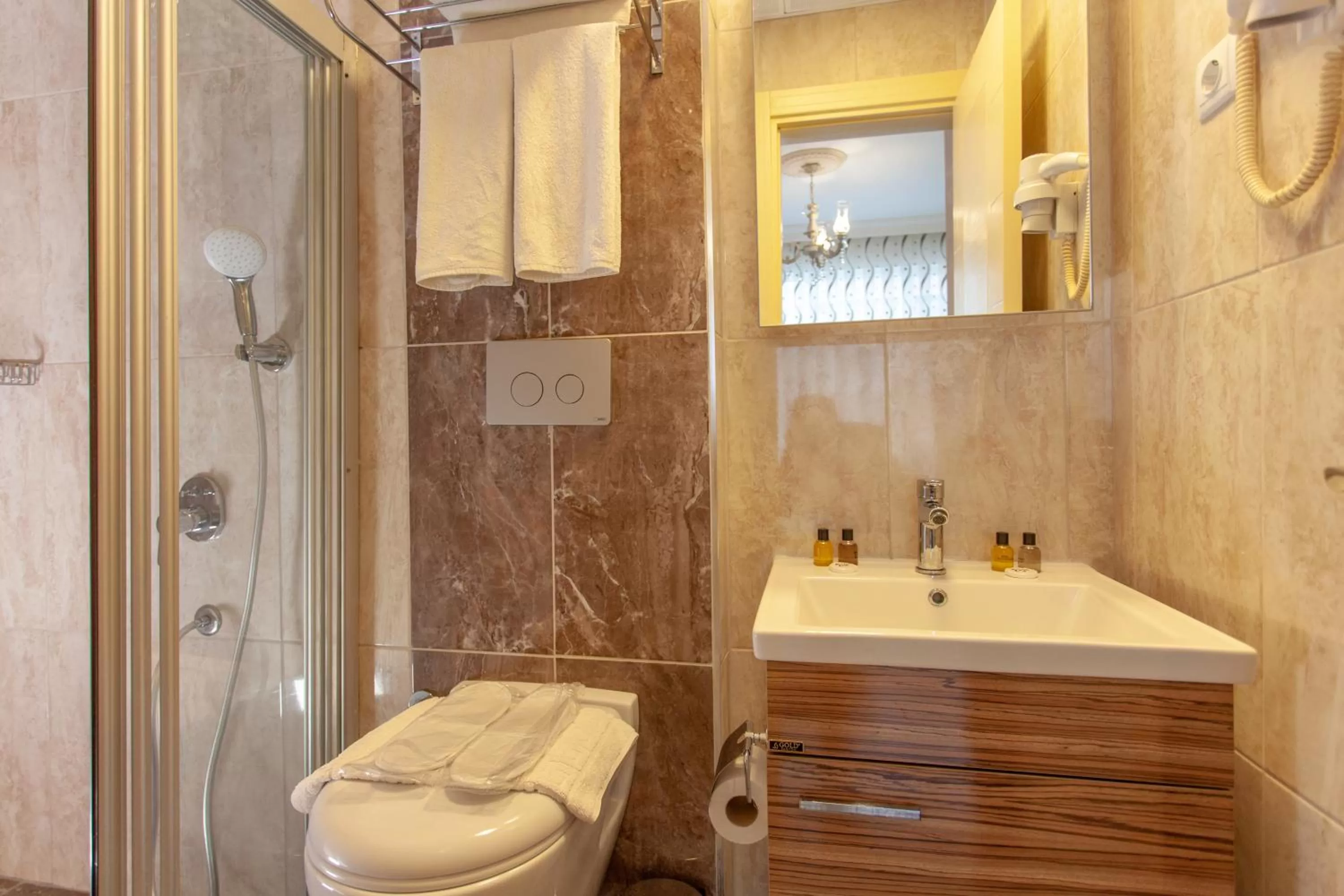 Bathroom in Ozmen Hotel Old Town Kaleiçi