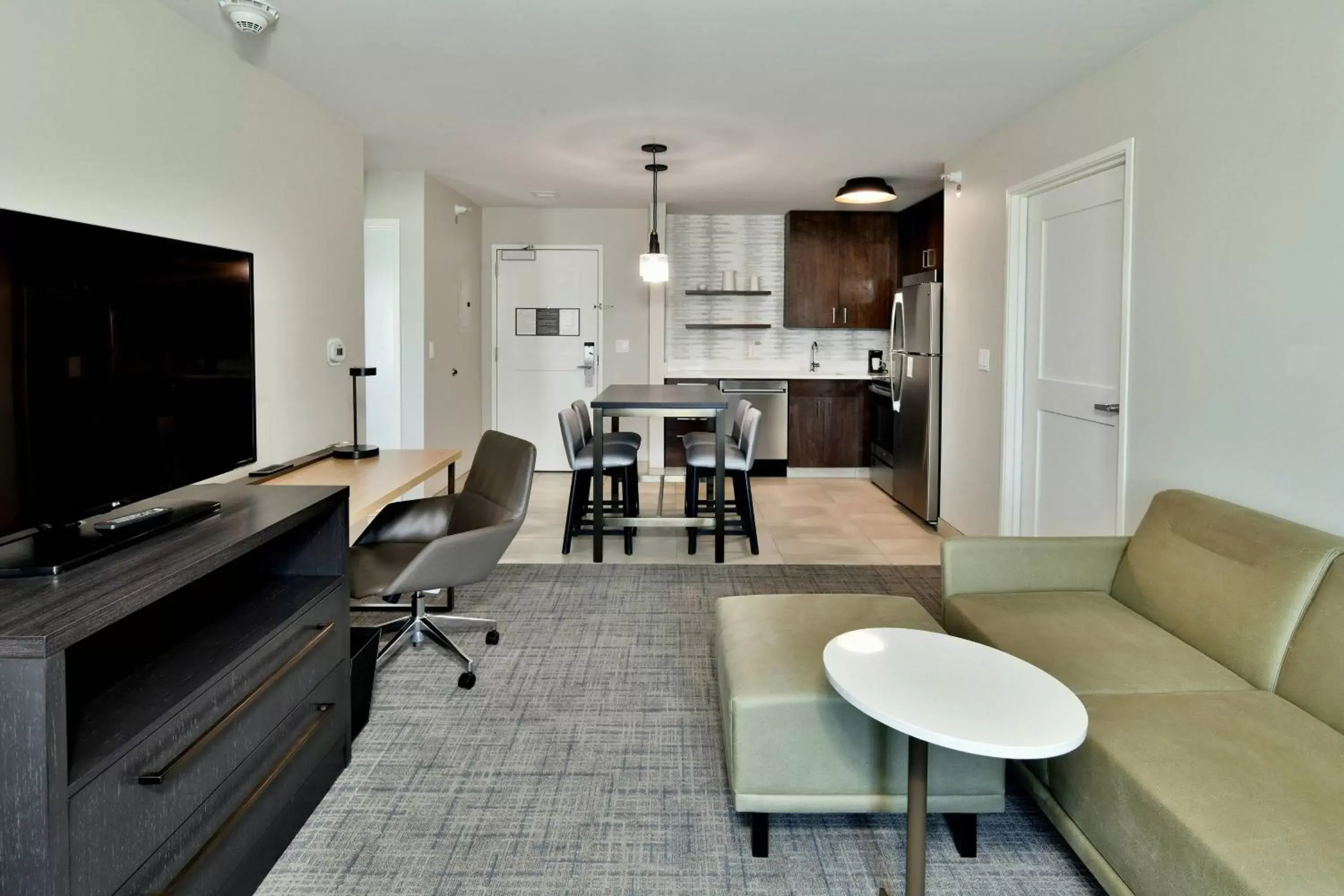 Kitchen or kitchenette, Seating Area in Residence Inn by Marriott Eau Claire