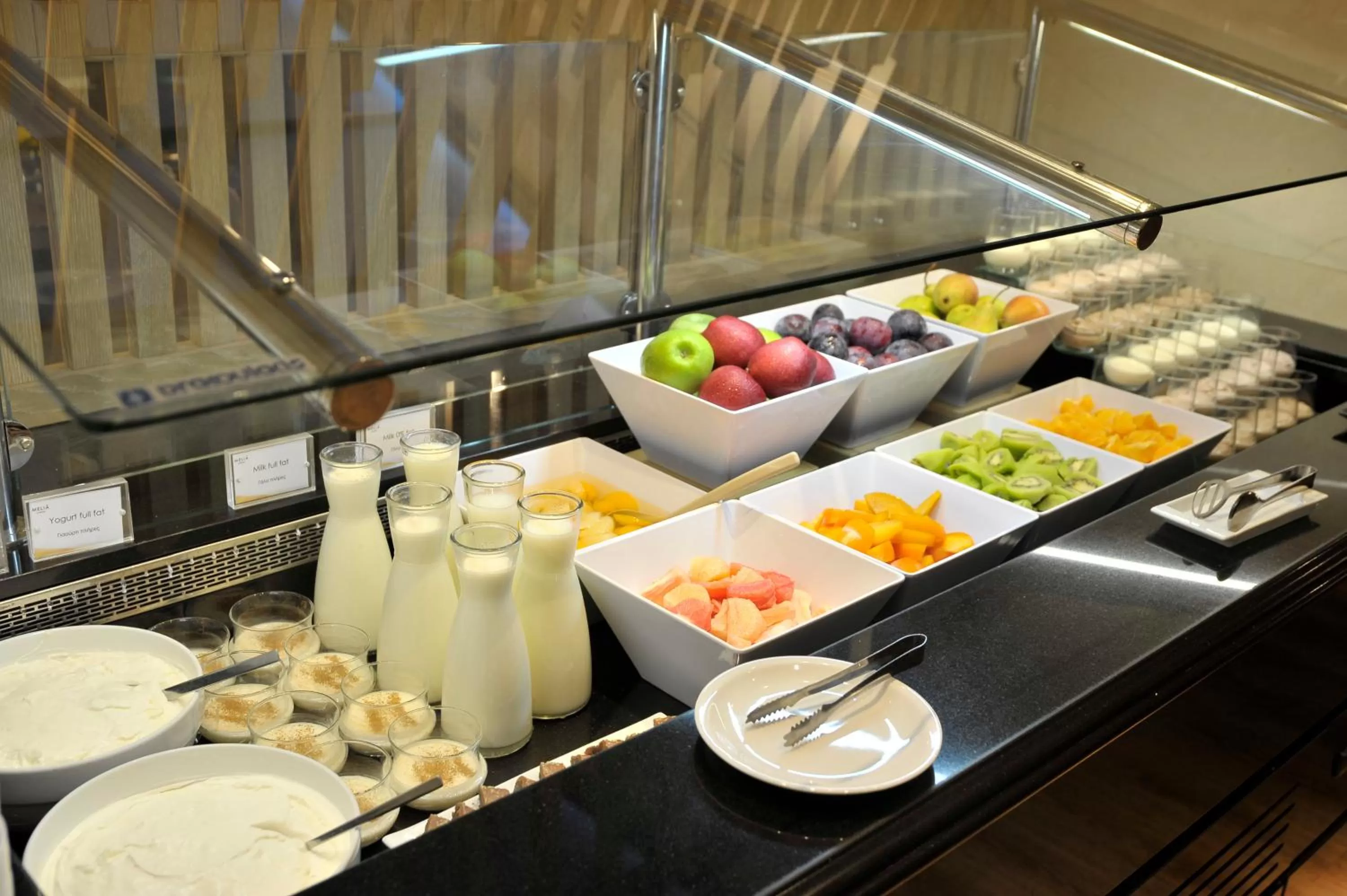 Buffet breakfast in Melia Athens