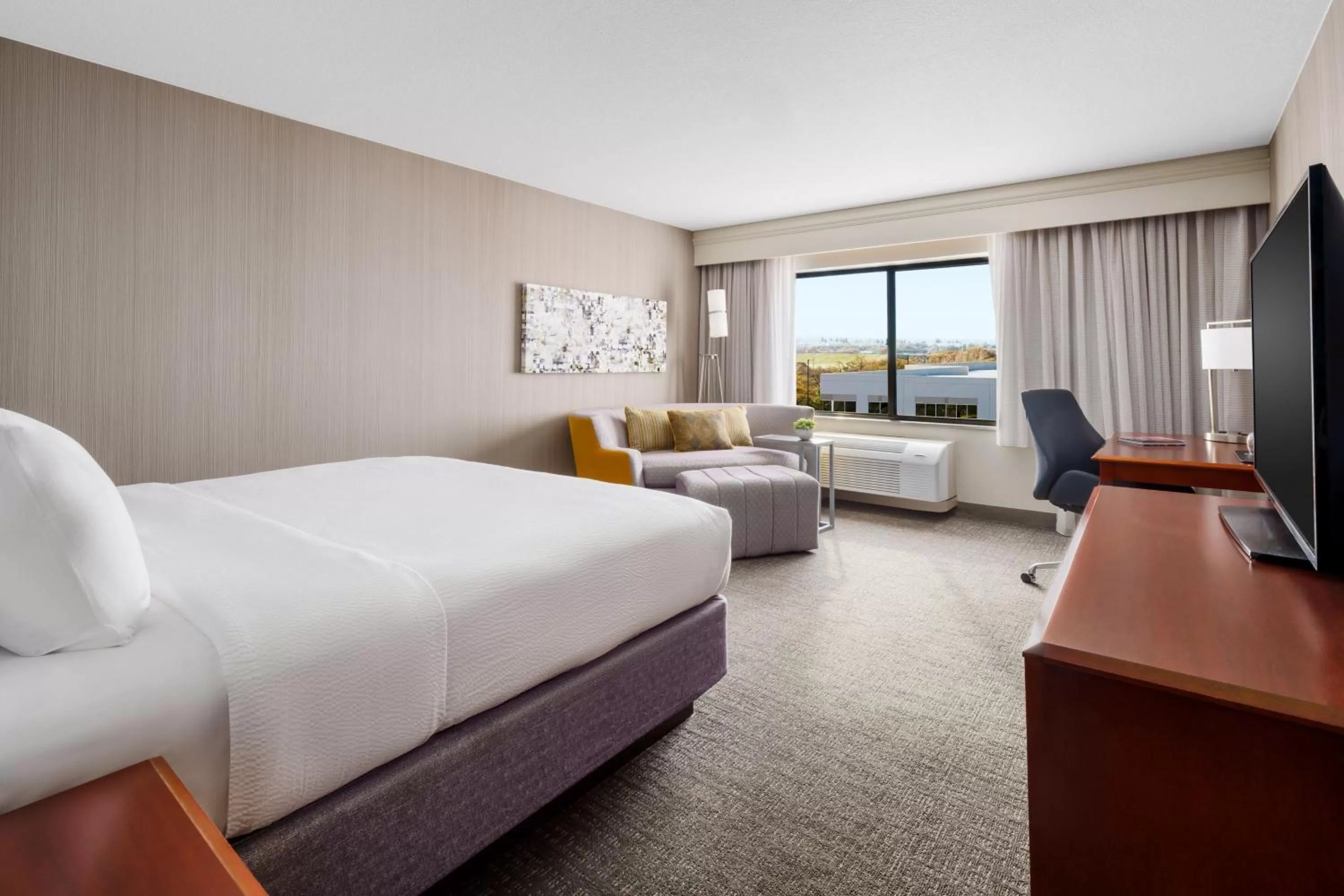 King Room with Sofa Bed and Adapted Tub - Mobility and Hearing Accessible in Courtyard by Marriott Roseville Galleria Mall/Creekside Ridge Drive