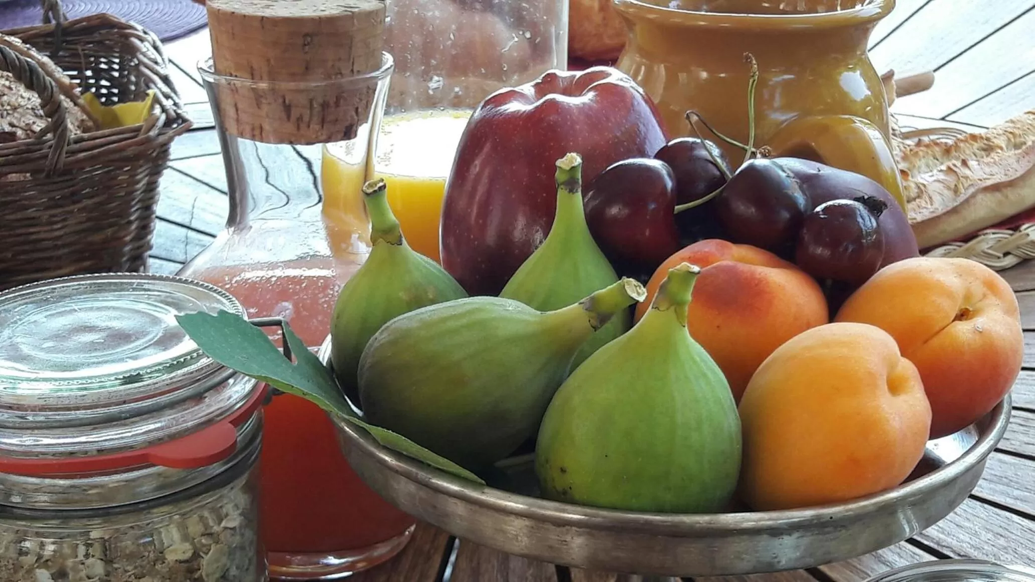 Food and drinks in Bed and Breakfast La Grande Lauzade