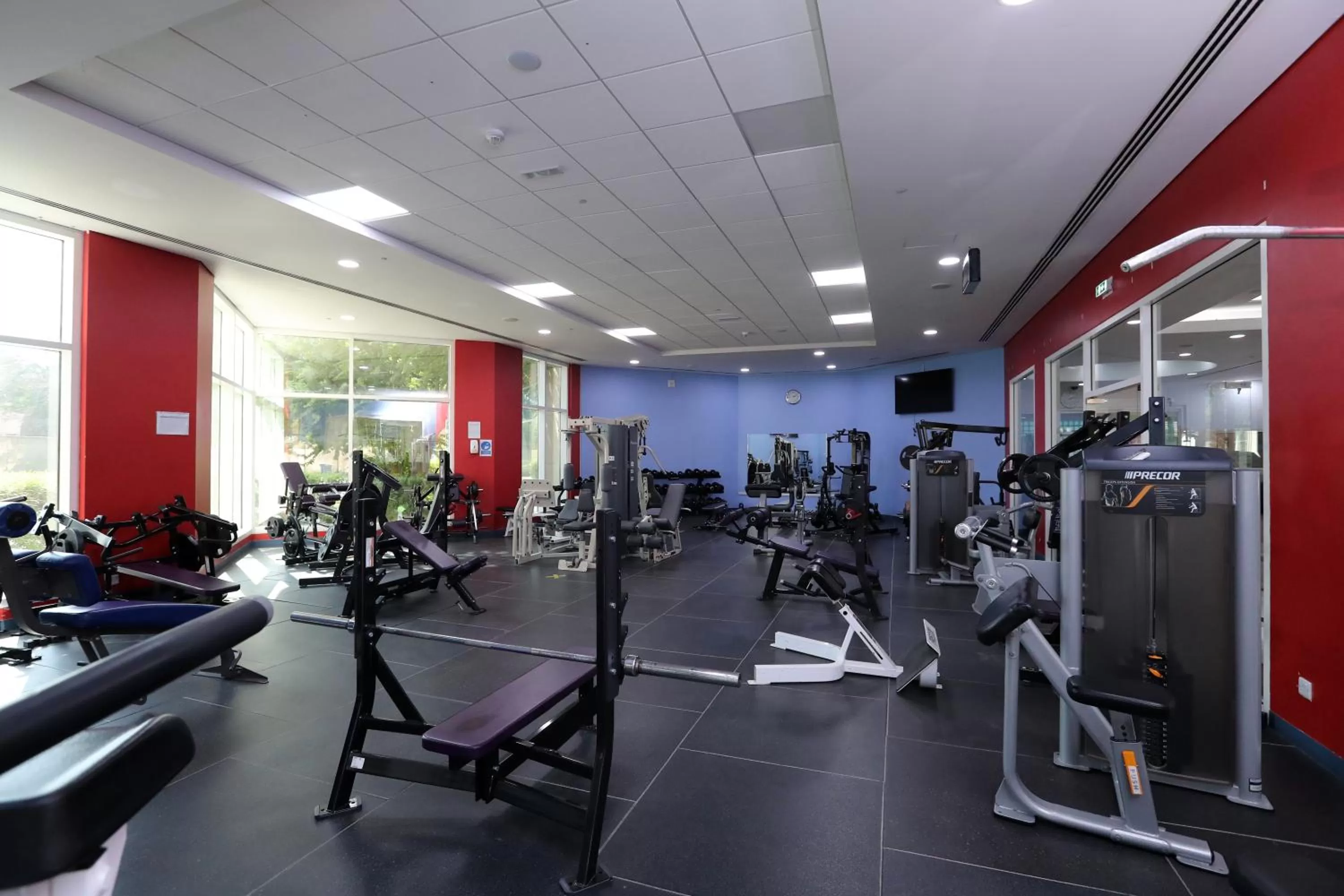 Fitness centre/facilities in eStay Hotel