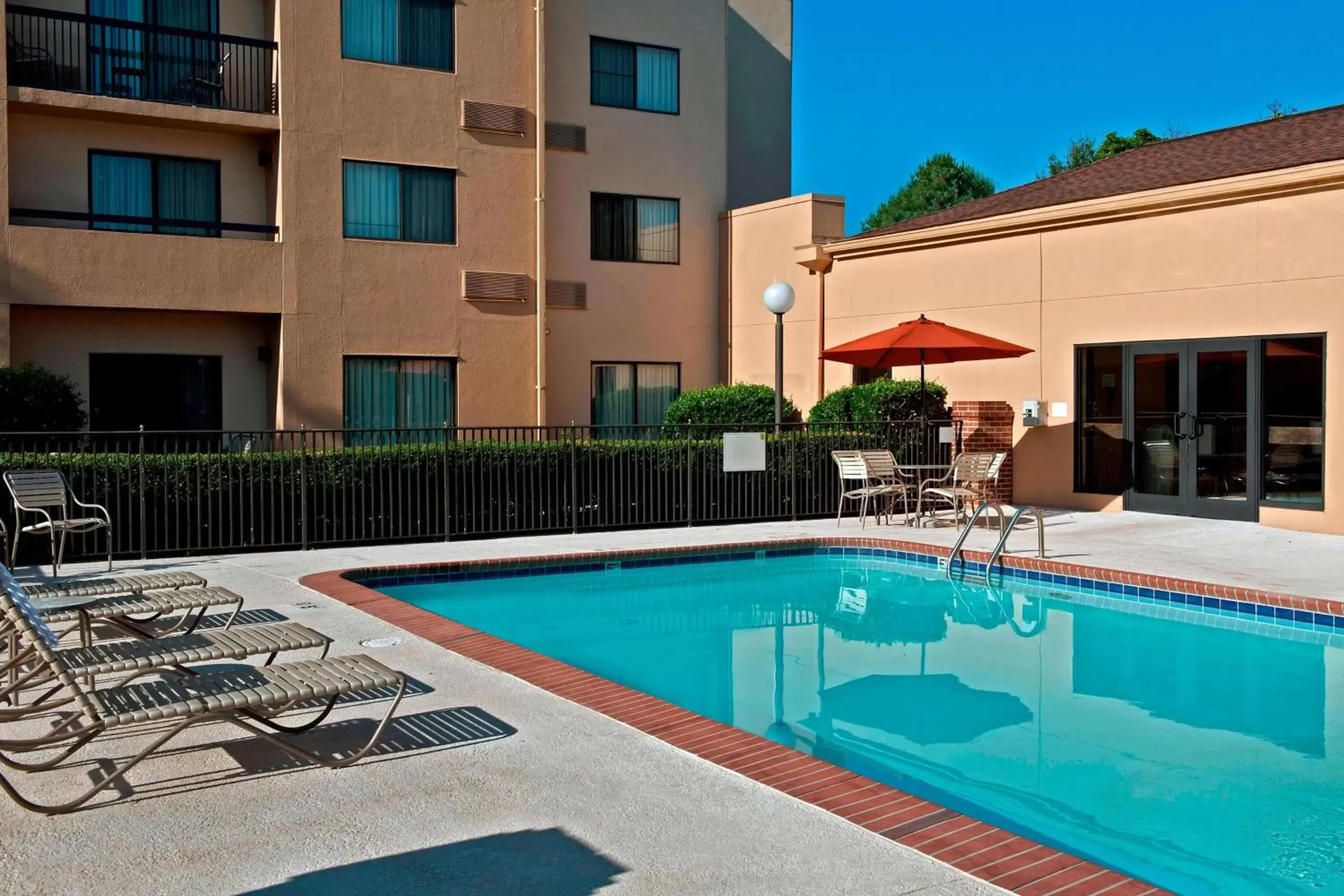 Pool view, Swimming Pool in Sonesta Select Charlotte University Research Park