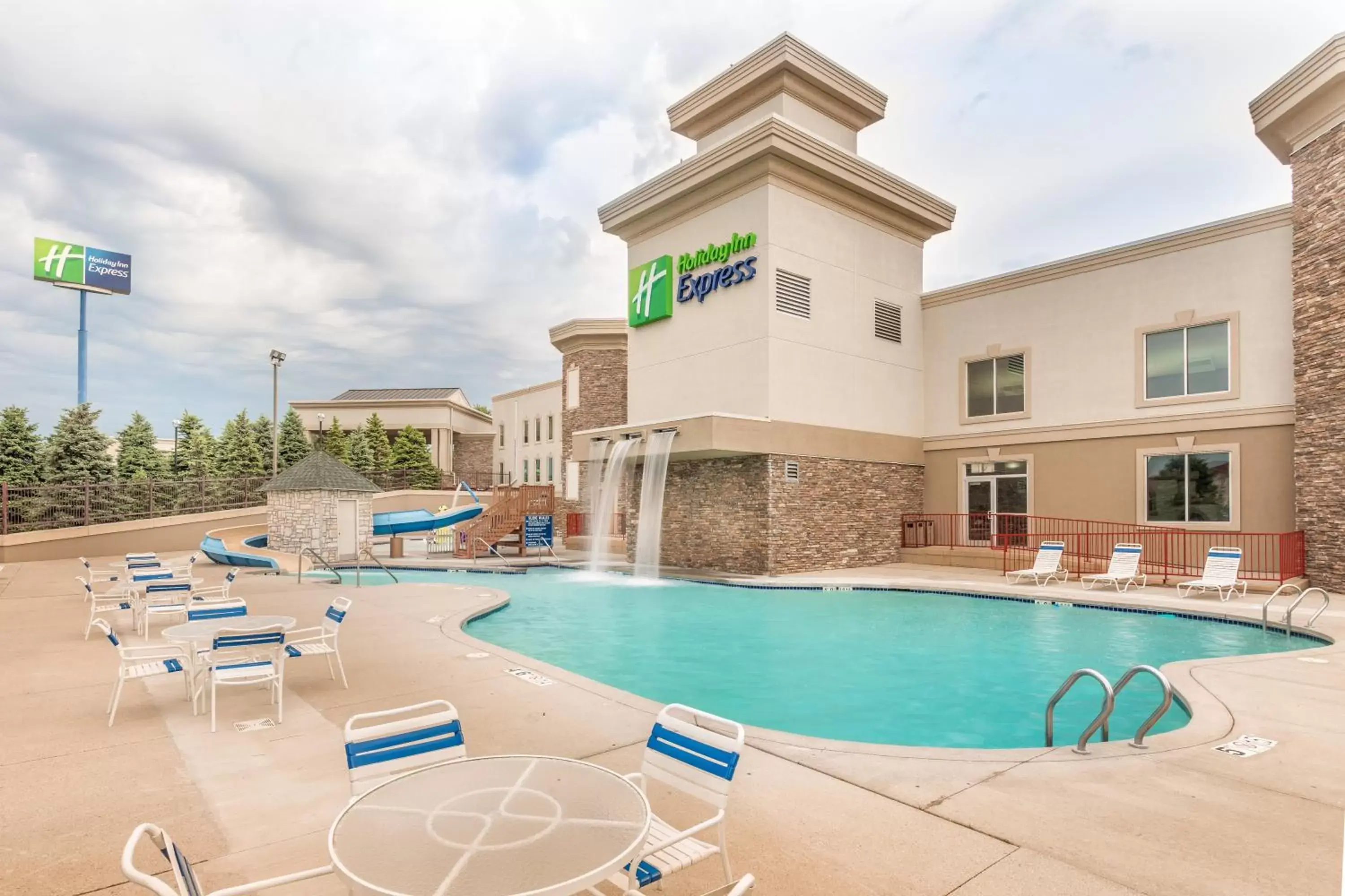 Swimming pool in Holiday Inn Express Wisconsin Dells by IHG Swimming pool in Holiday Inn Express Wisconsin Dells by IHG