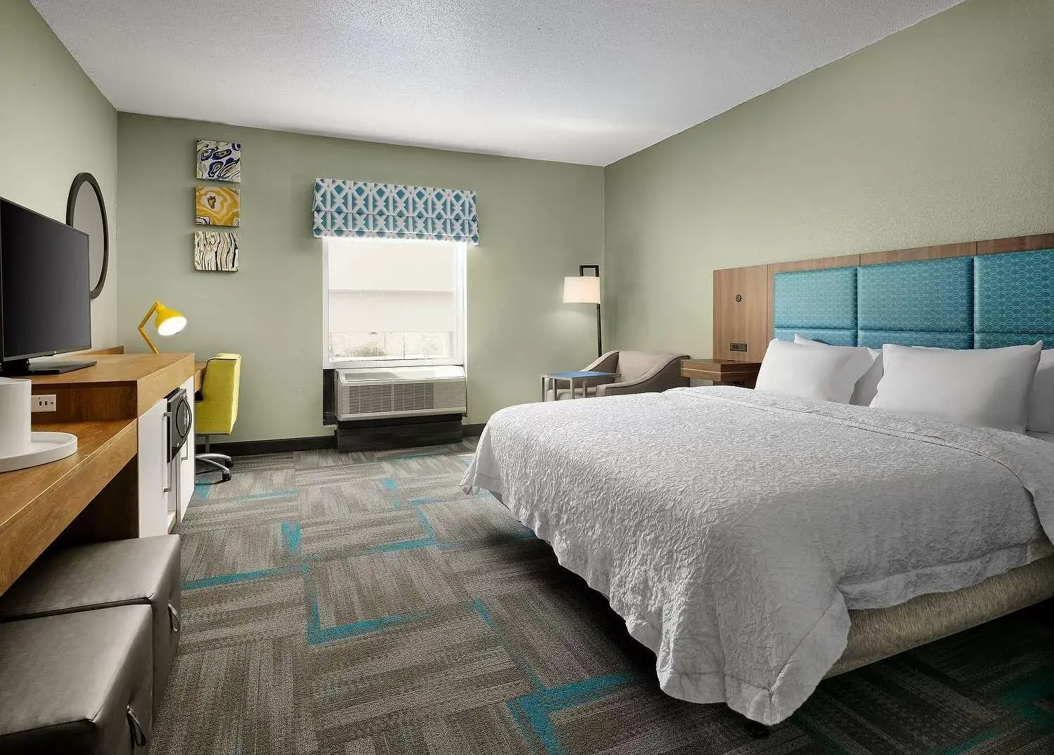 Bedroom in Hampton Inn Covington/Mandeville