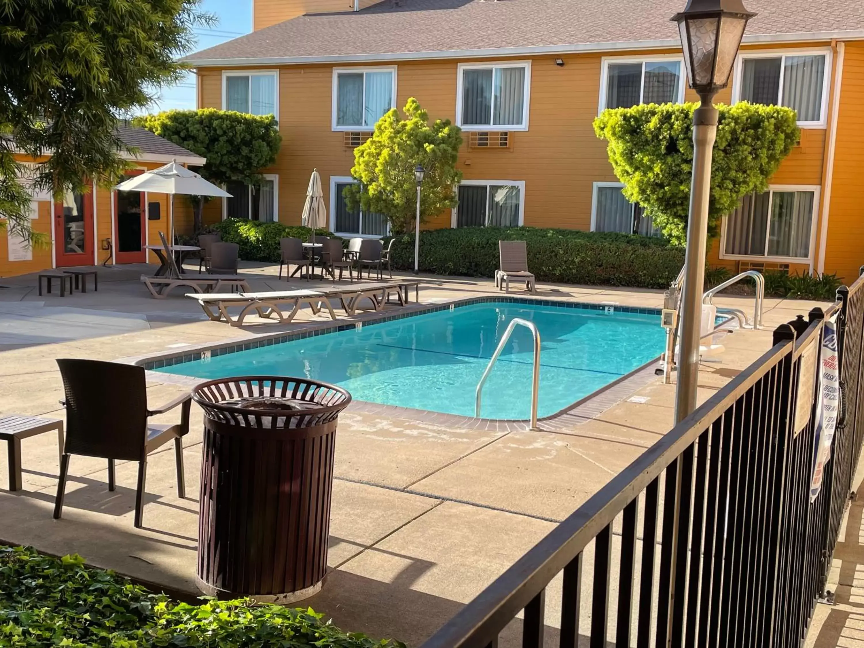 Swimming Pool in Quality Inn near Six Flags Discovery Kingdom-Napa Valley