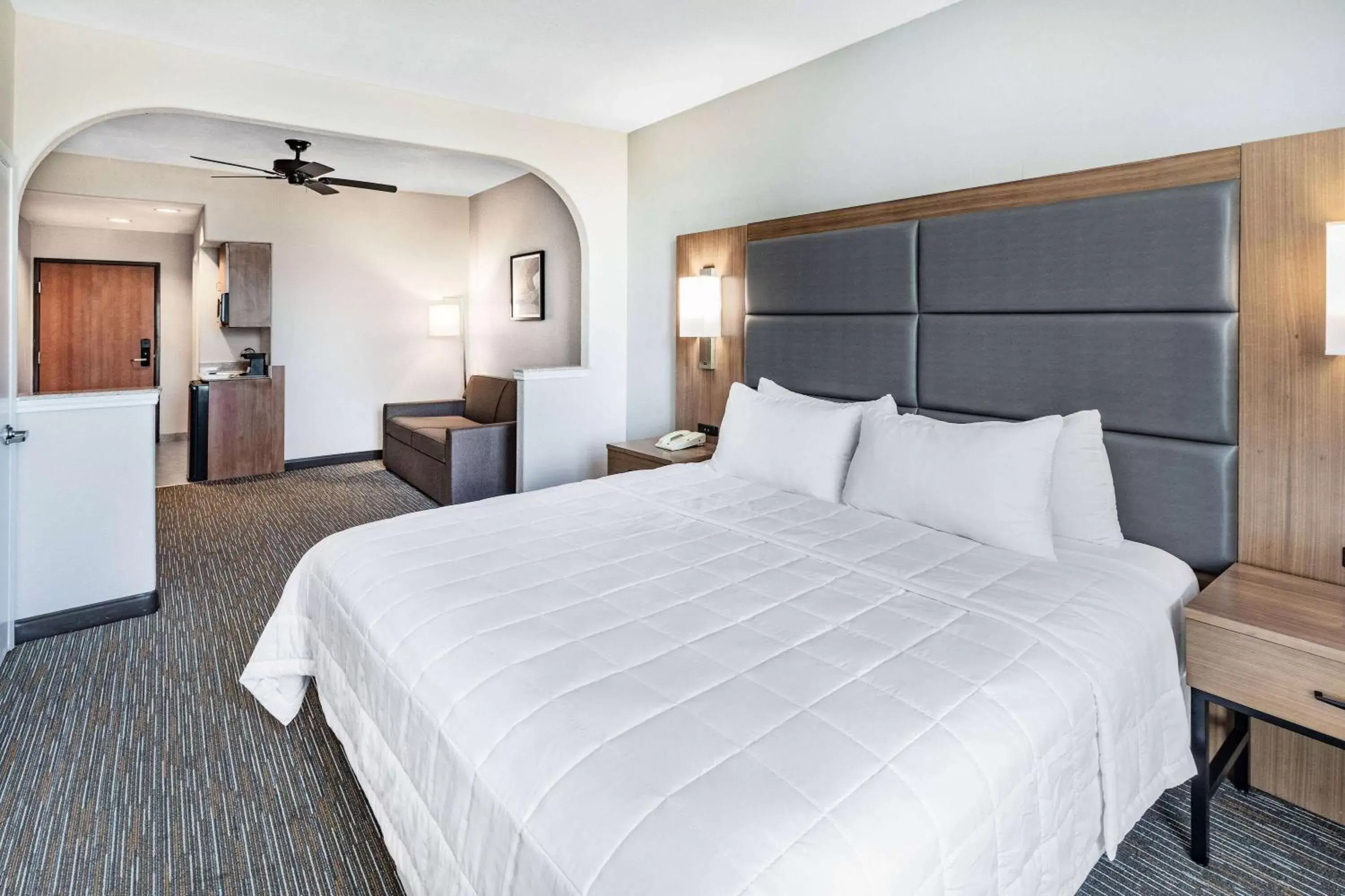 Bed in Wingate by Wyndham Houston Bush Intercontinental Airport