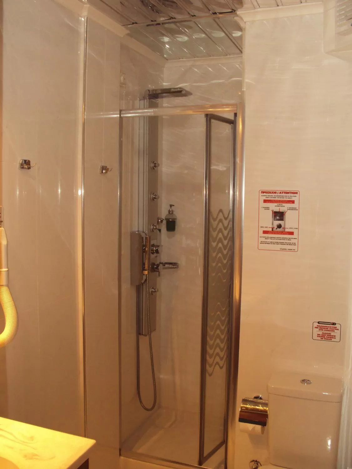 Bathroom in Astoria Hotel Traditional