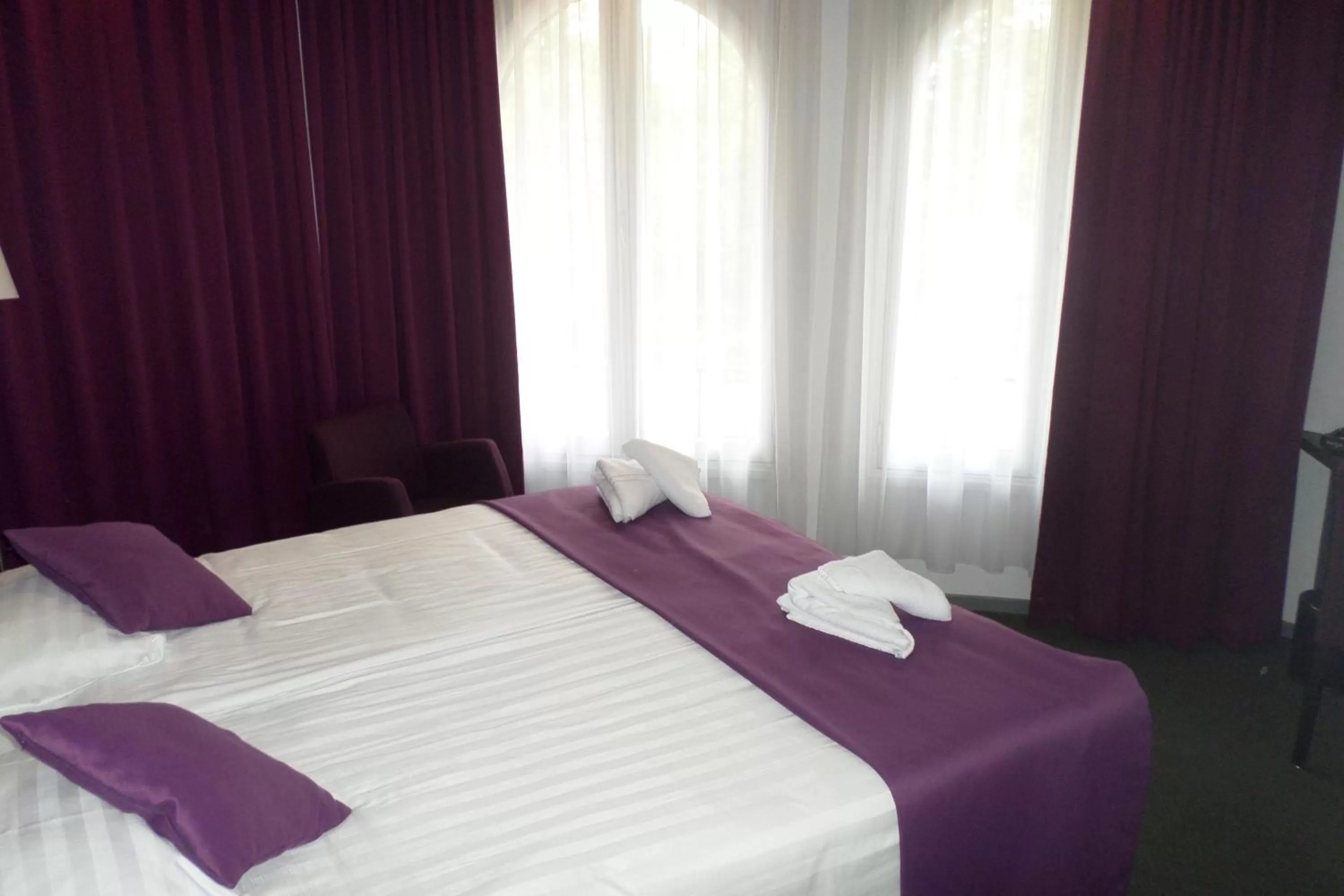 Bed in Hotel Parkview