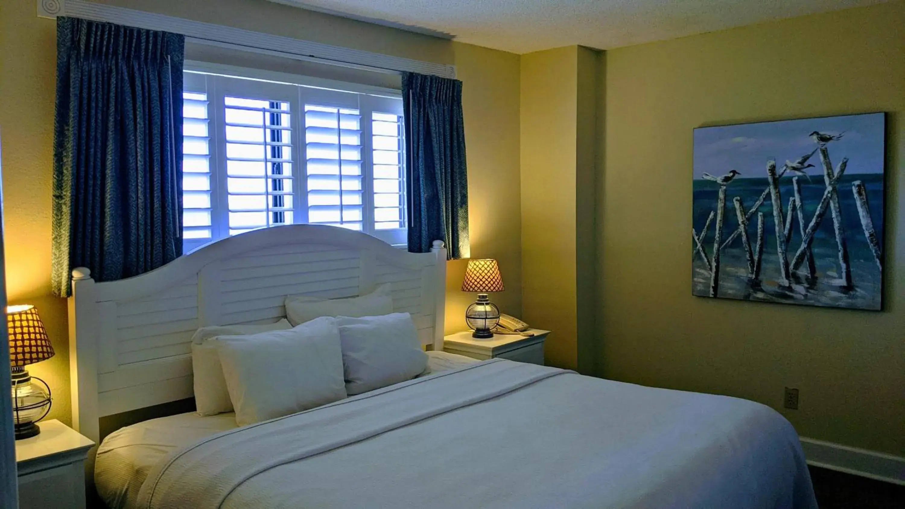 Bed in Shell Island Resort - All Oceanfront Suites Bed in Shell Island Resort - All Oceanfront Suites