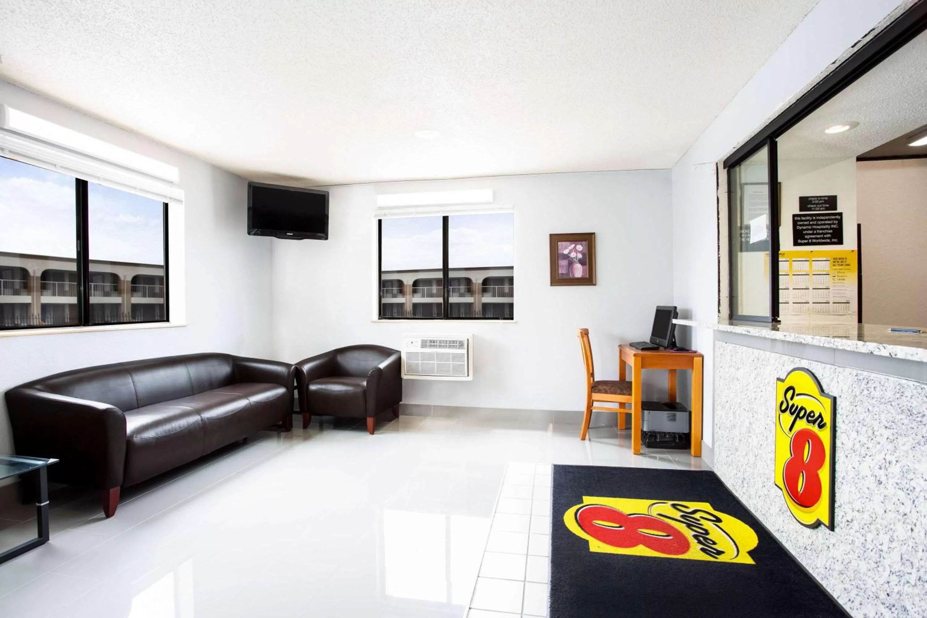 Lobby or reception in Super 8 by Wyndham Chester/Richmond Area