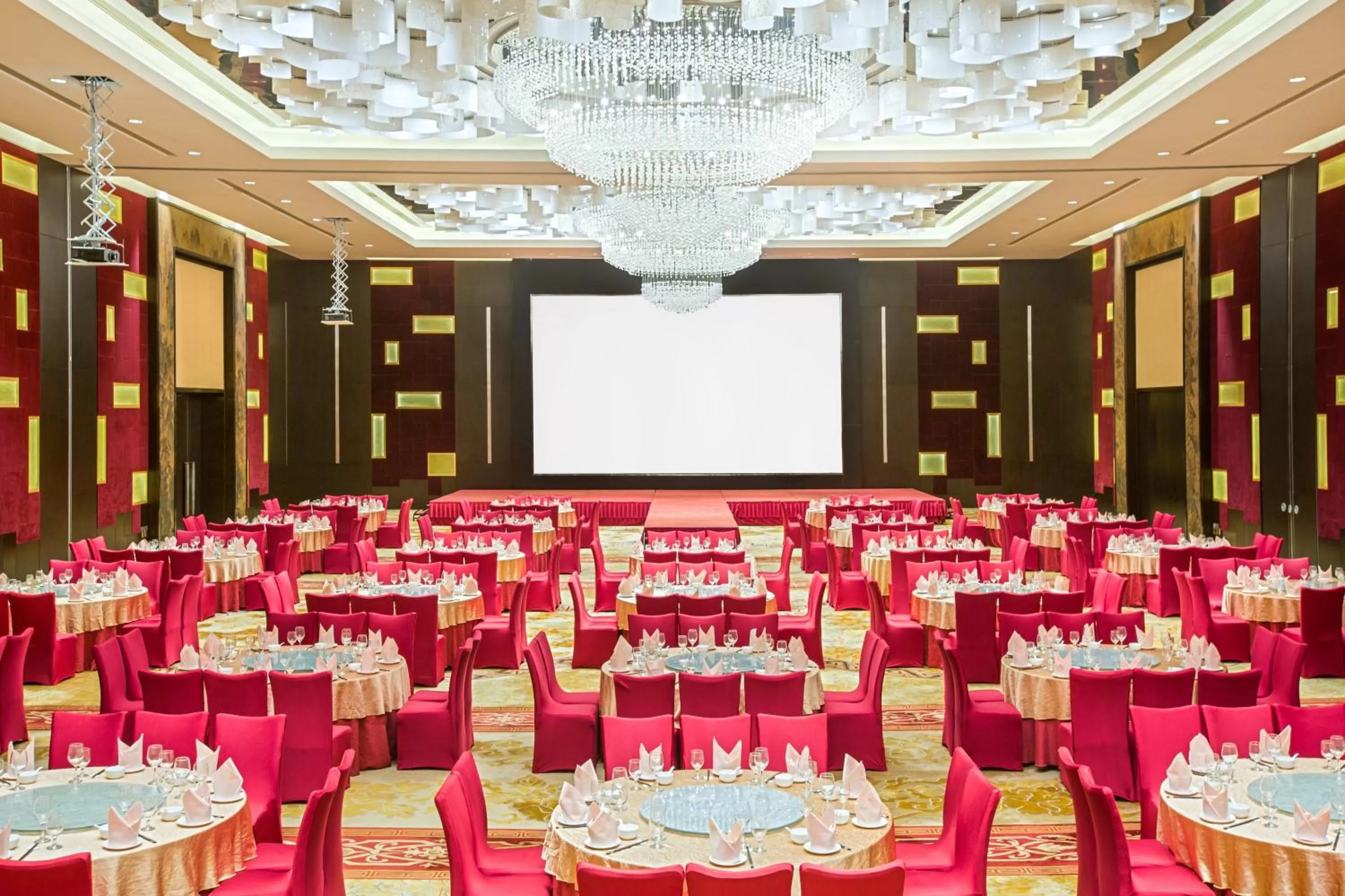 Banquet/Function facilities in Crowne Plaza Guangzhou Huadu by IHG - Free Shuttle bus between hotel to Exhibition Center During Canton Fair