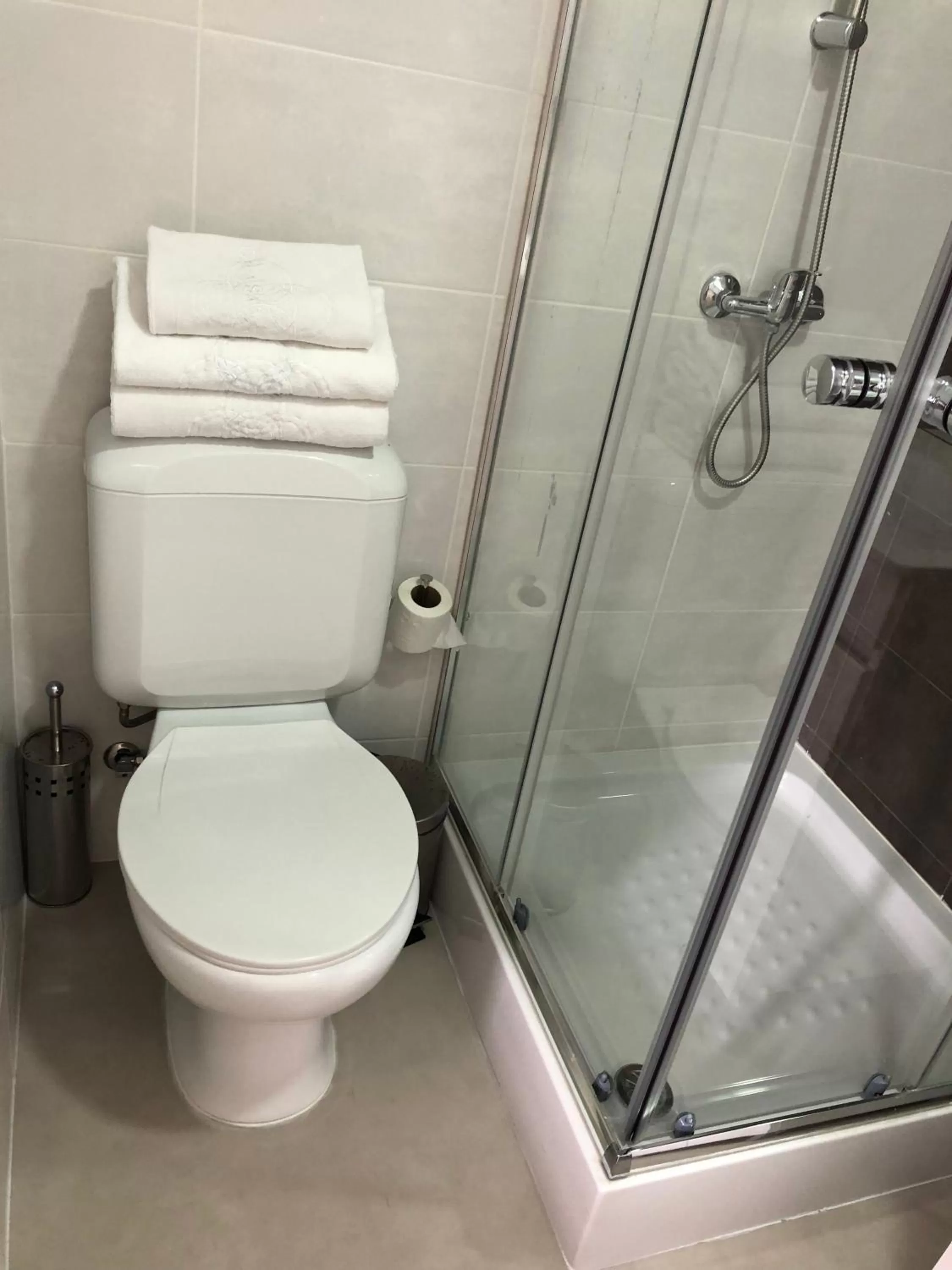 Shower, Bathroom in São Bento na Alta St Benedict Uptown