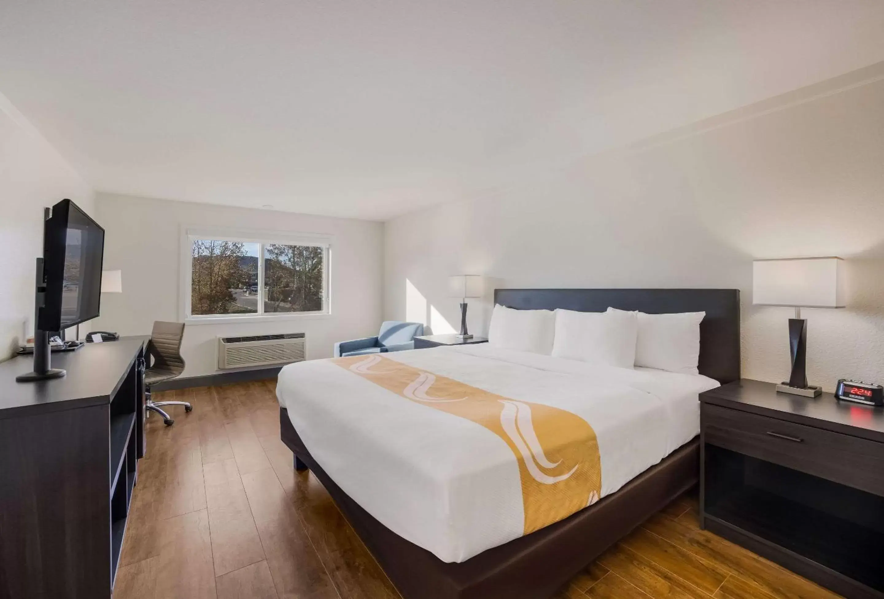 Bedroom, Bed in Quality Inn & Suites Castle Rock SW Denver