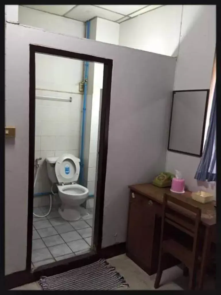 Bathroom in Tapae Inn Hotel